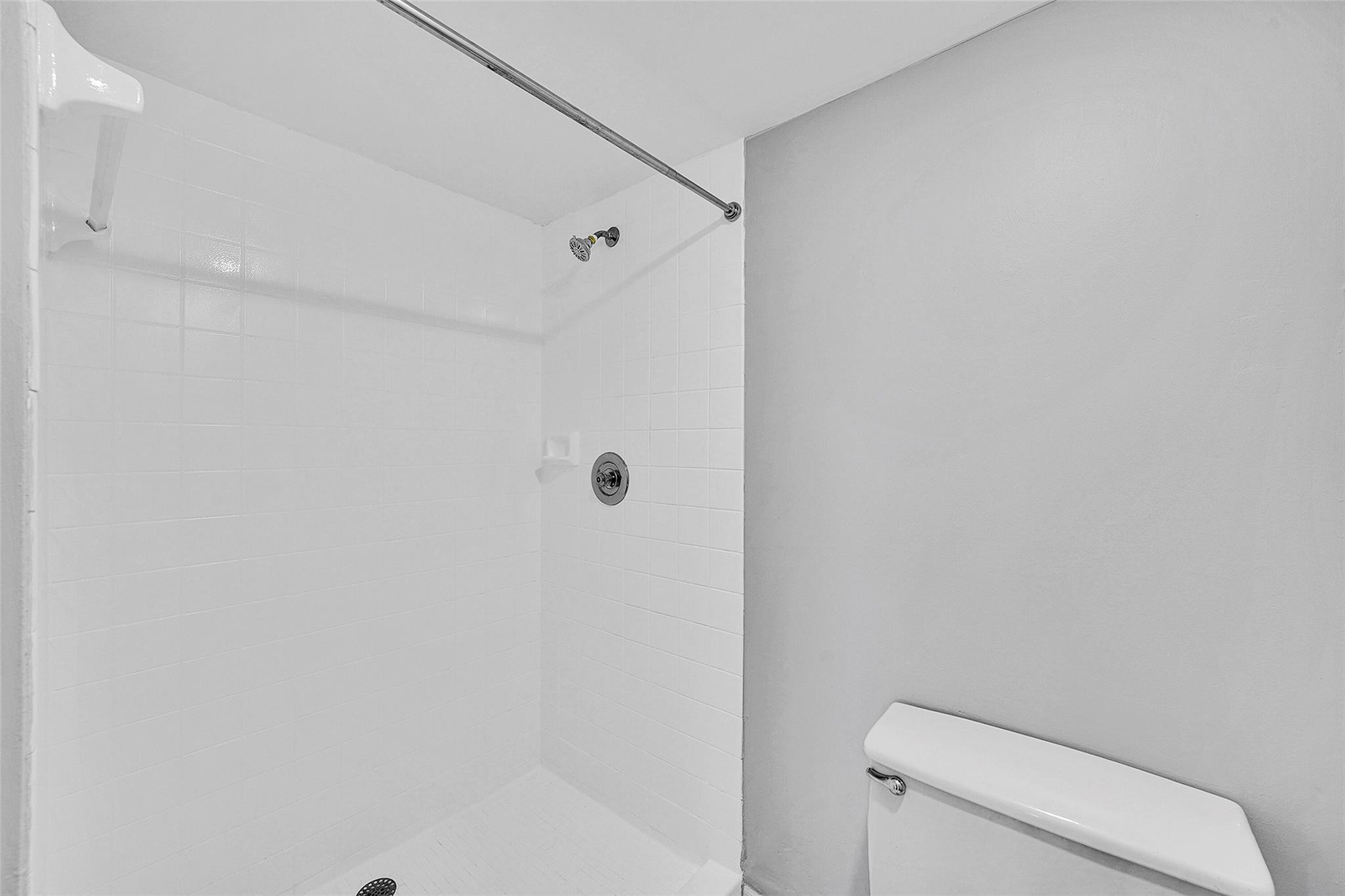 CONDO 22 OF WHITEHALL CONDOS - Residential Lease