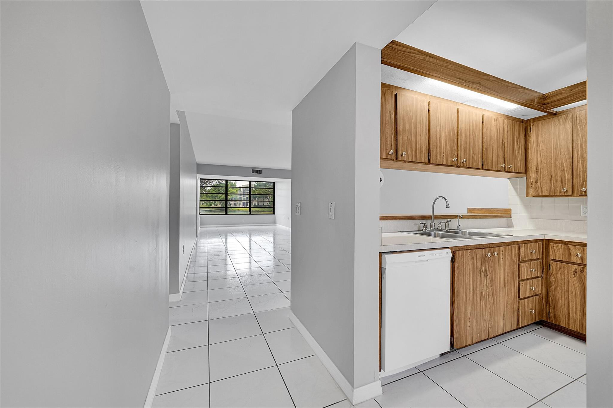 CONDO 22 OF WHITEHALL CONDOS - Residential Lease