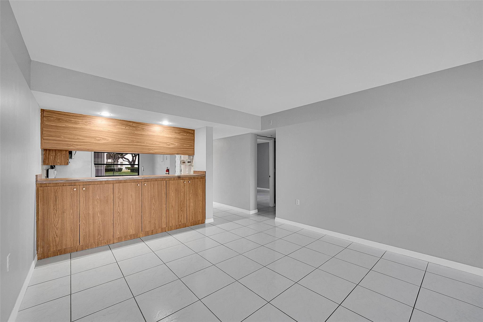 CONDO 22 OF WHITEHALL CONDOS - Residential Lease