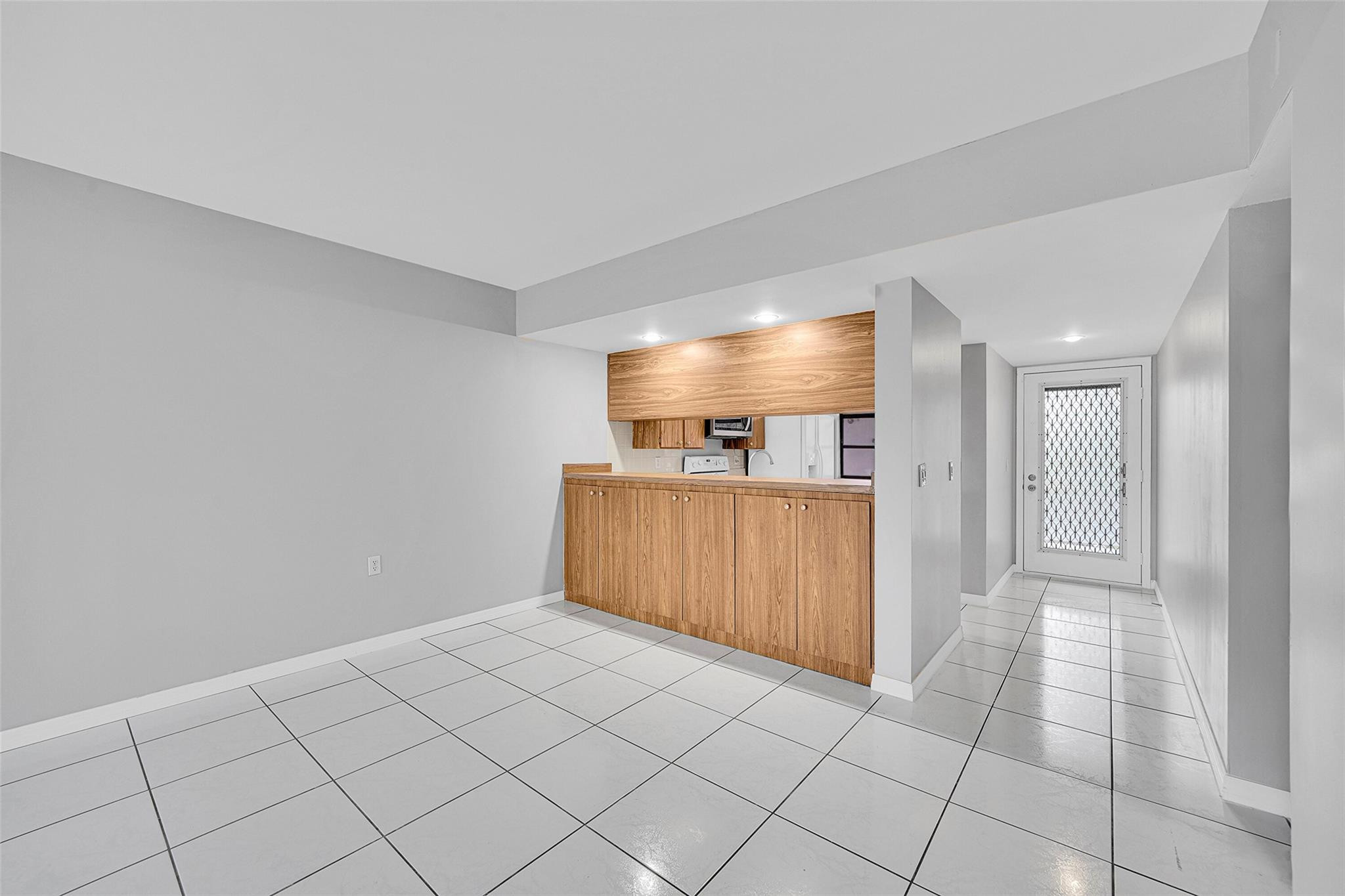 CONDO 22 OF WHITEHALL CONDOS - Residential Lease