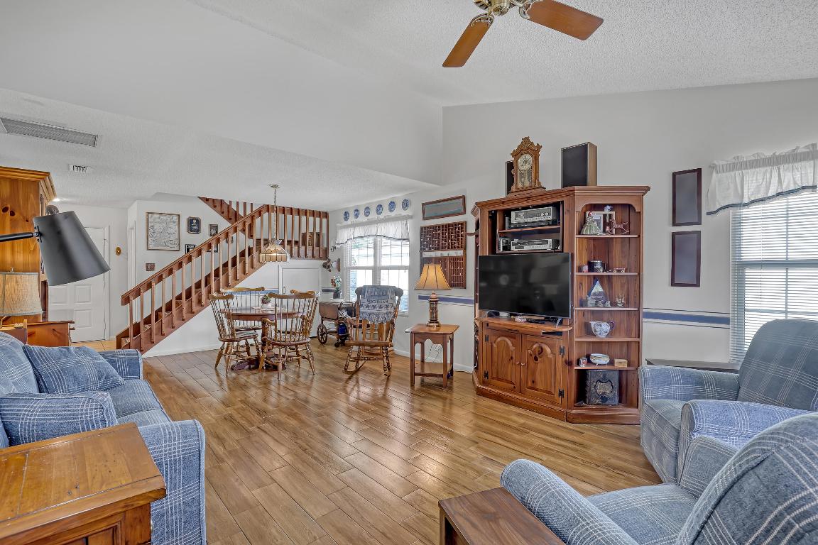 EMERALD FOREST OF WELLINGTON - Residential