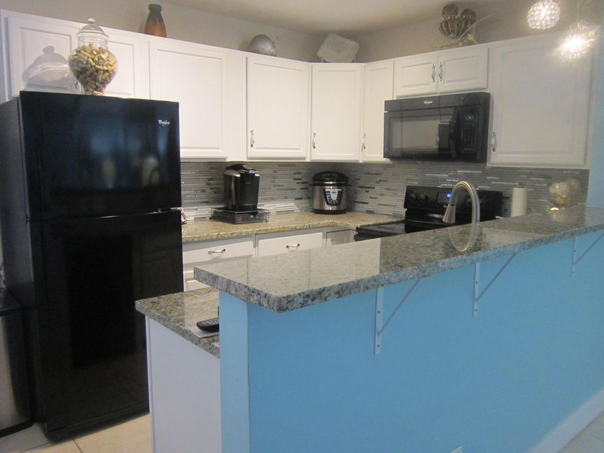 Carefully decorated details, recently renovated. Upgrade kitchen and Baths.Corner villa with a patio and at the entrance of the community..spacious bedrooms. Close to shopping, airport, restaurants, beaches centrally located. All age community.
Information is deemed to be reliable.
It can be rented immediately