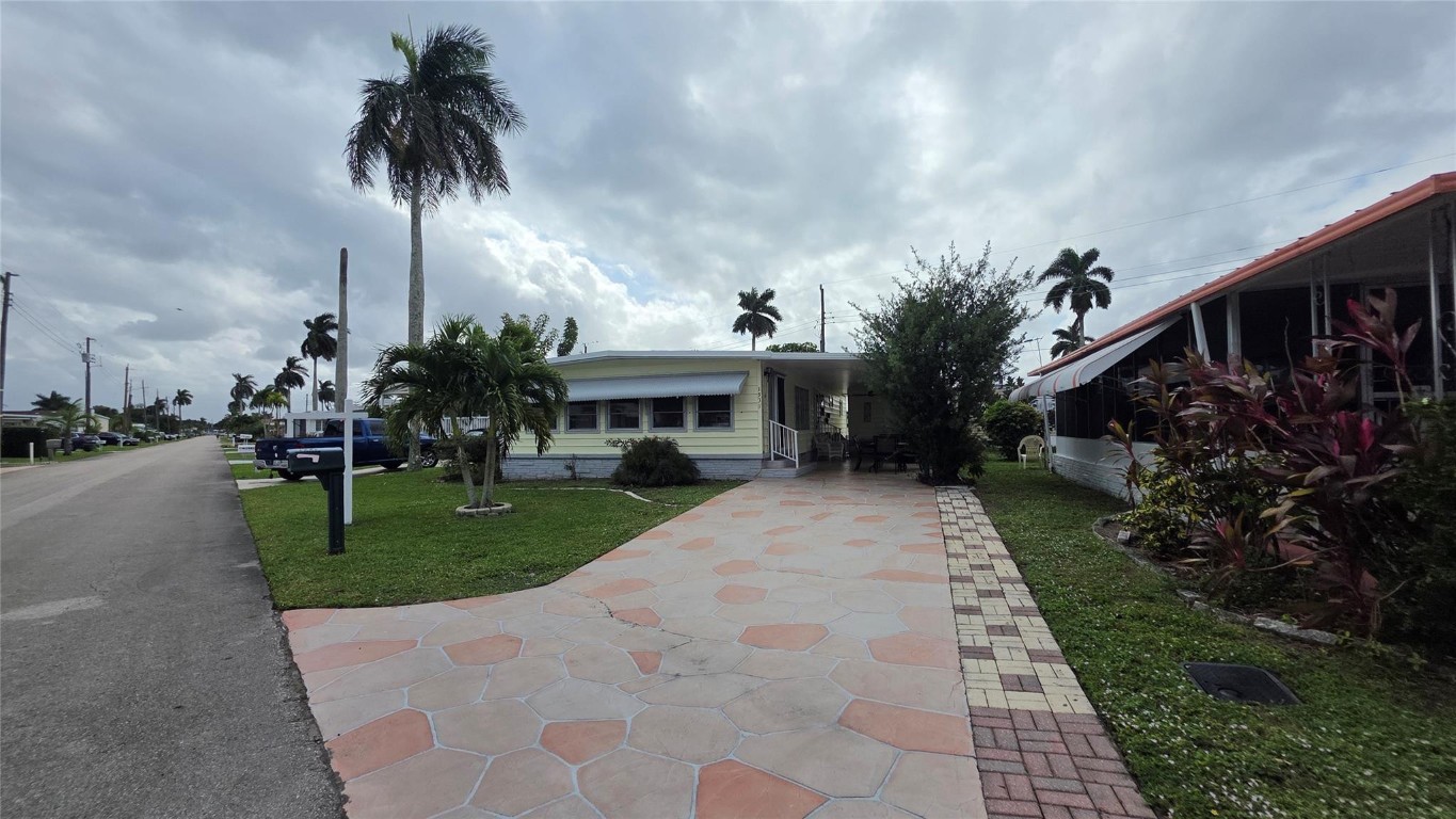 1931 SW 85th Avenue, Davie, FL, 33324/$219,900 1 1931 SW 85th Avenue