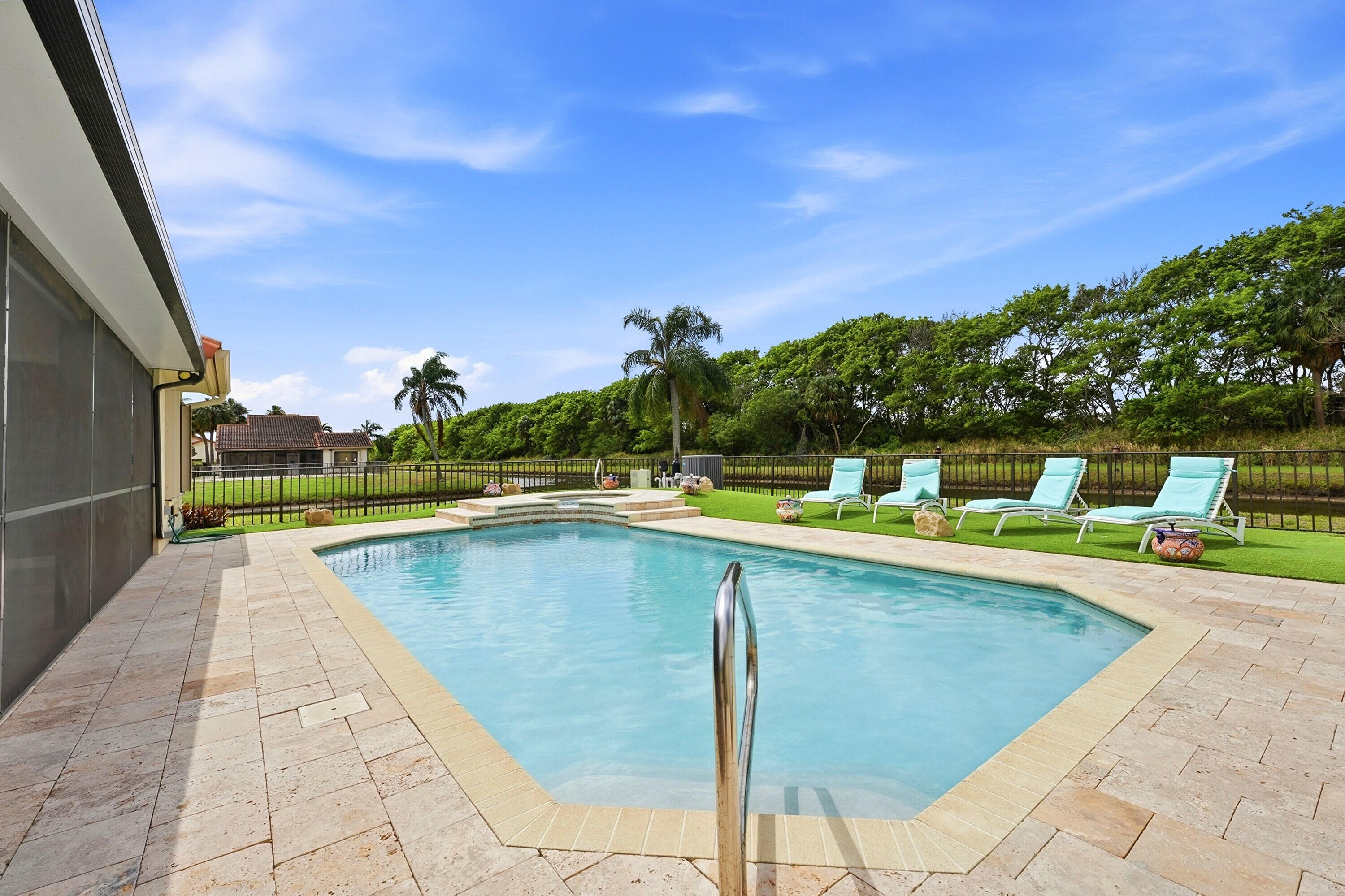 SARATOGA POINTE - Residential