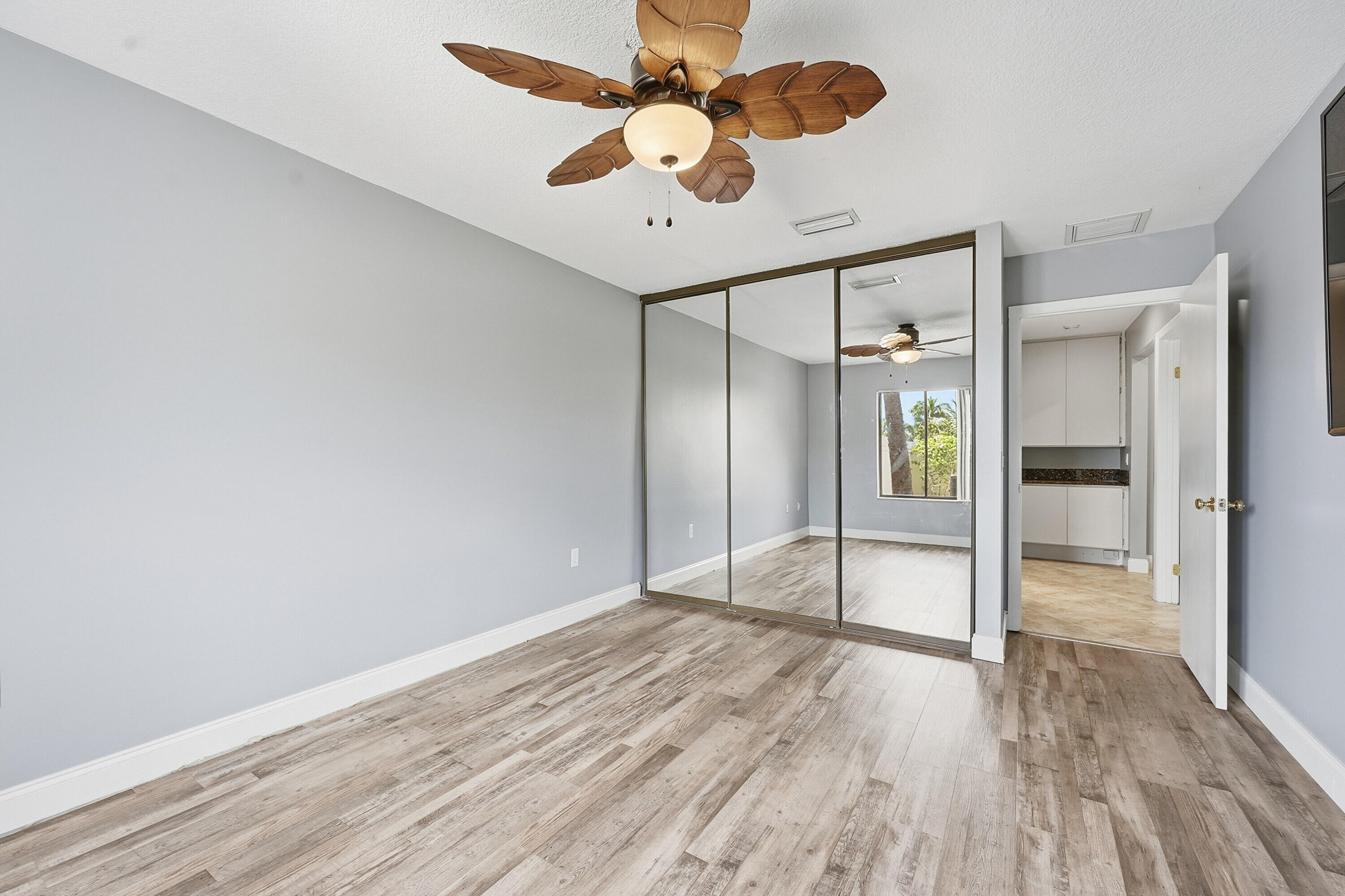 SARATOGA POINTE - Residential