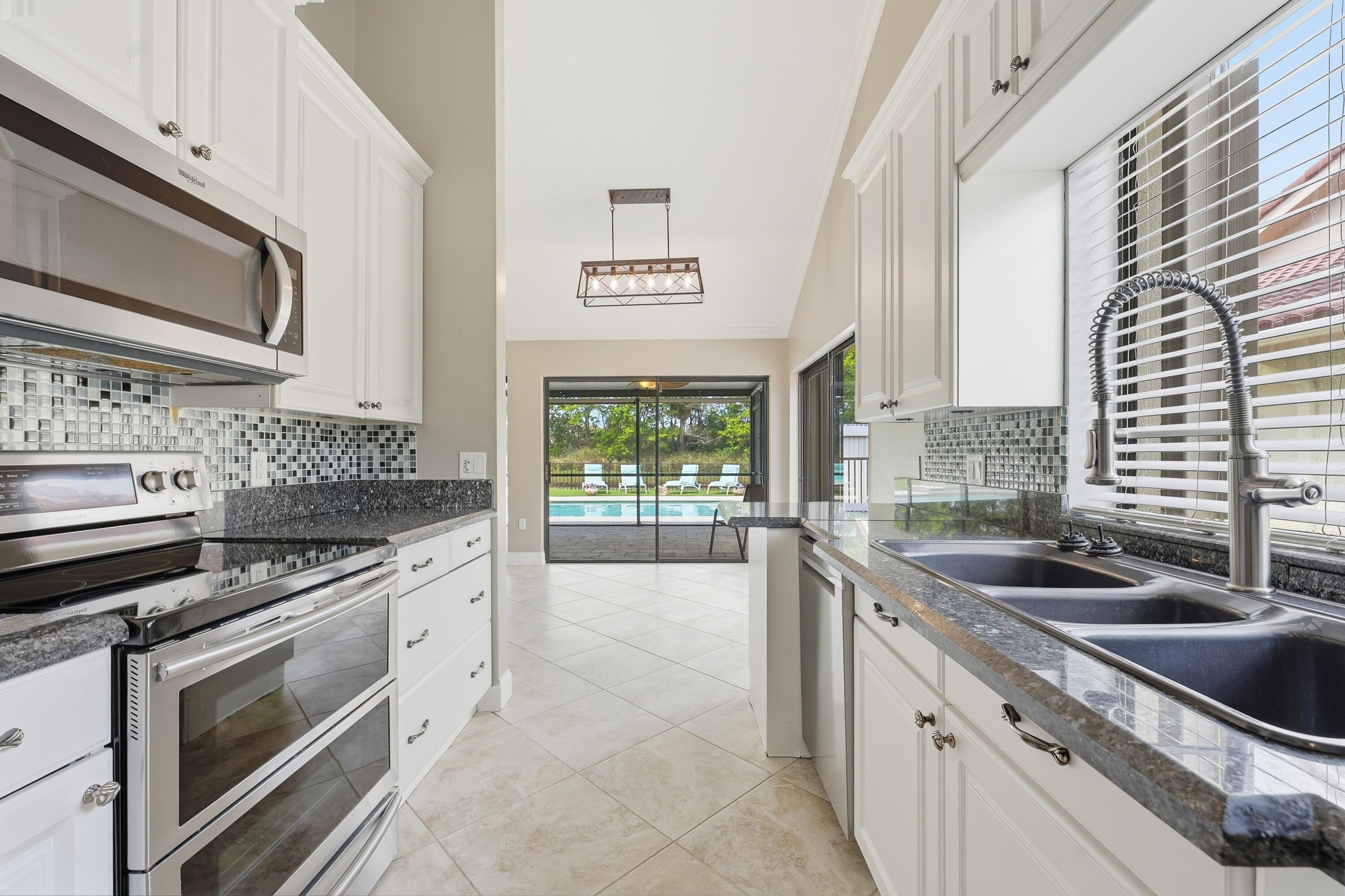 SARATOGA POINTE - Residential