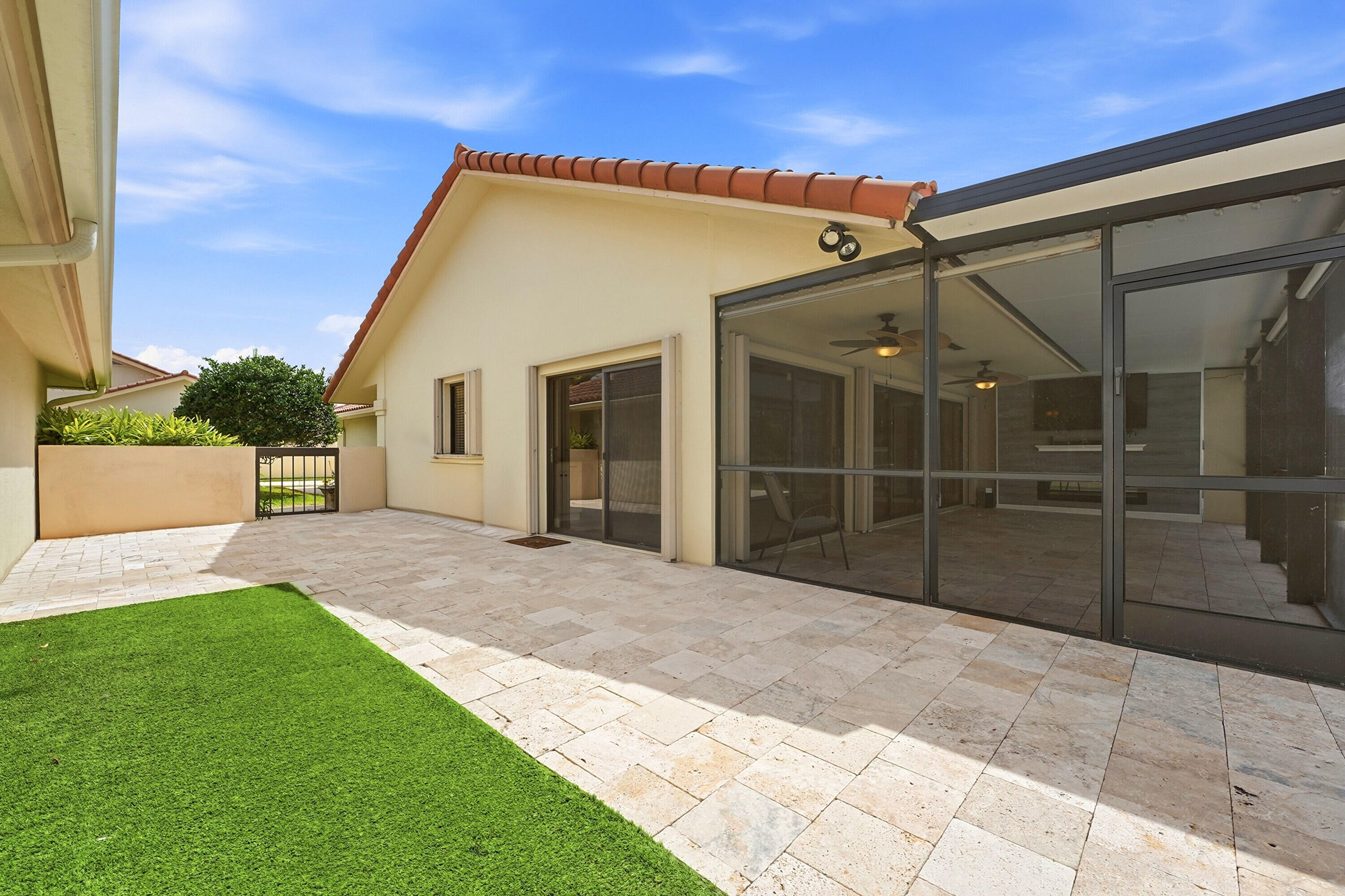 SARATOGA POINTE - Residential