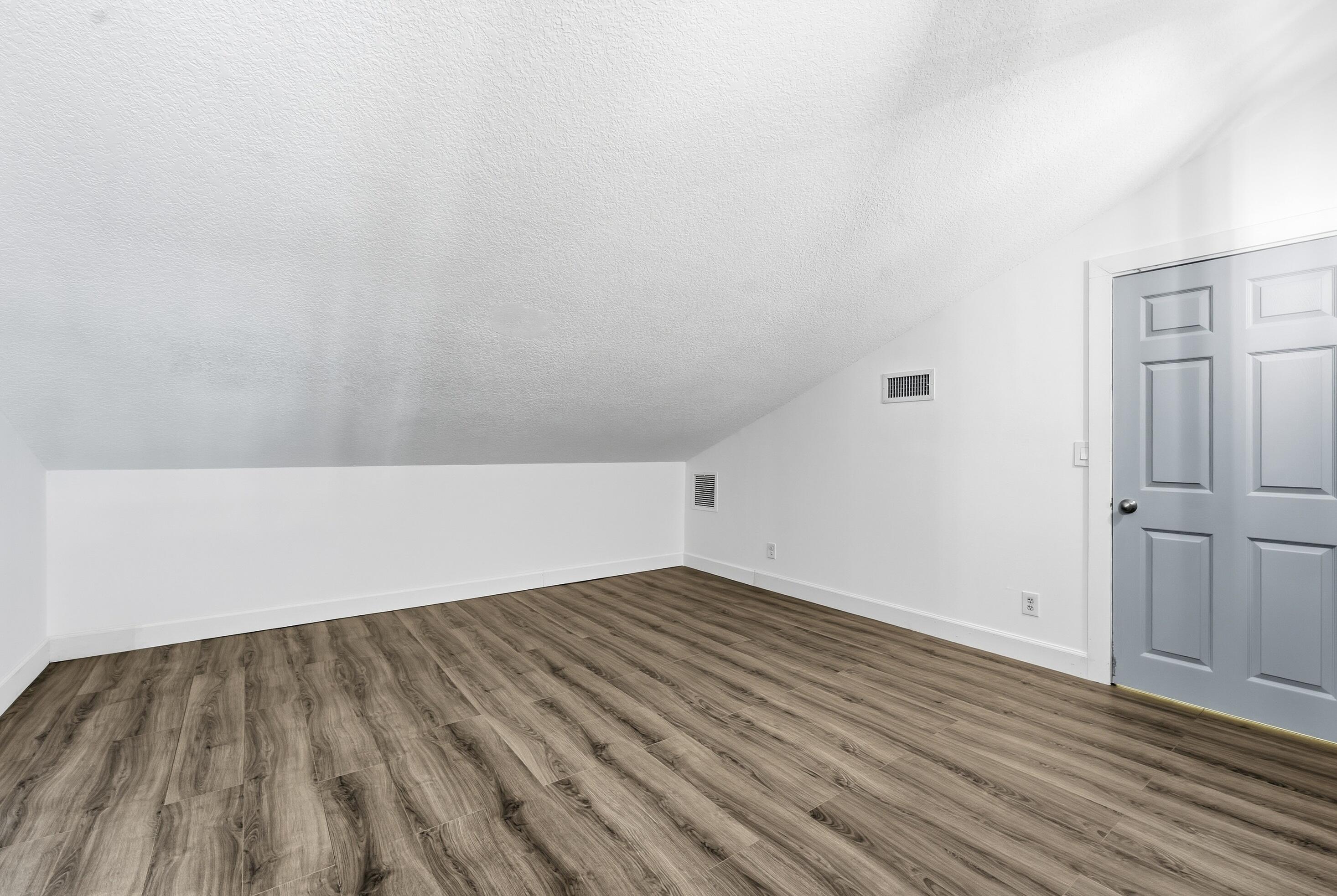 SARATOGA POINTE - Residential