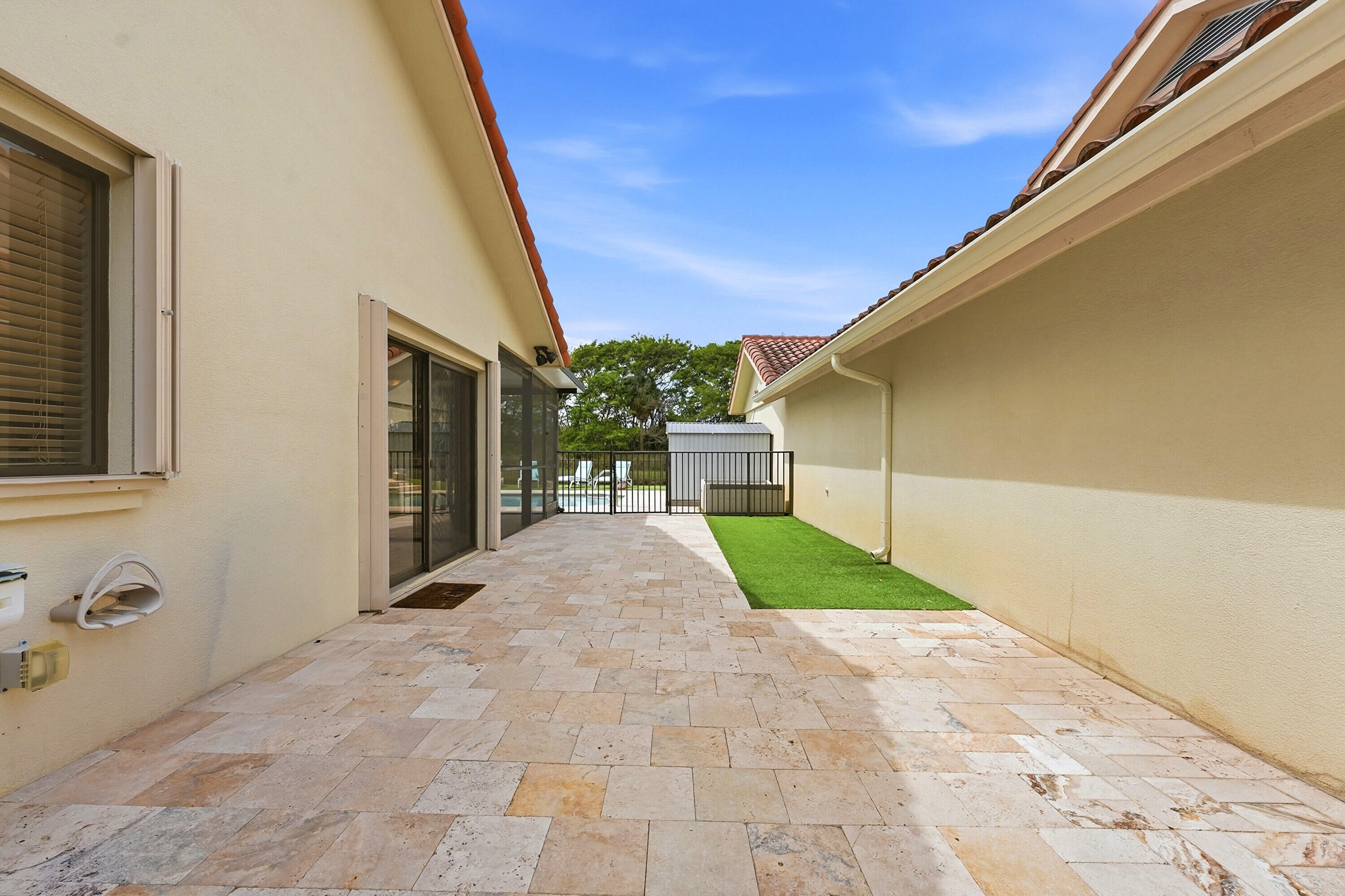 SARATOGA POINTE - Residential