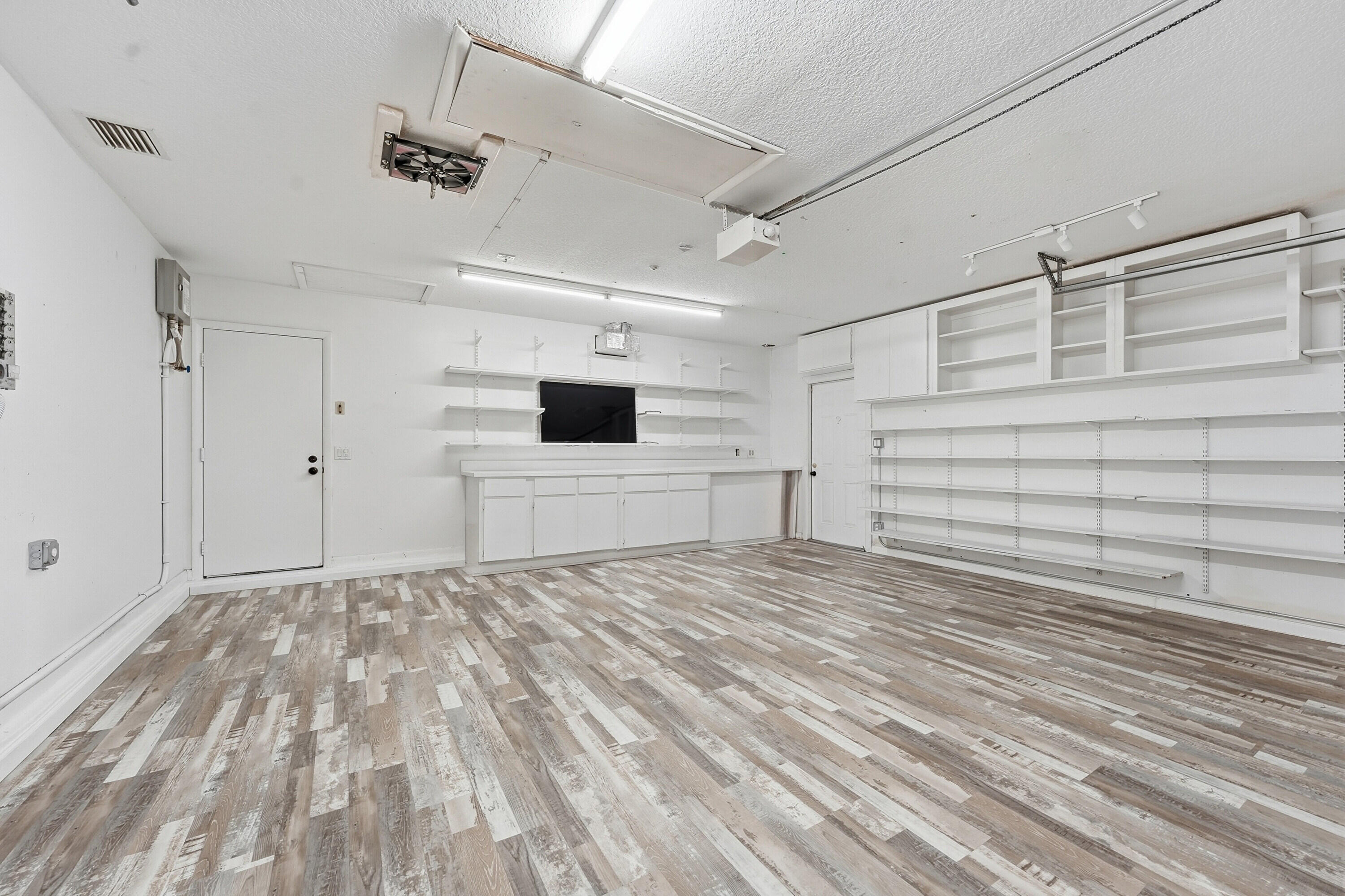 SARATOGA POINTE - Residential