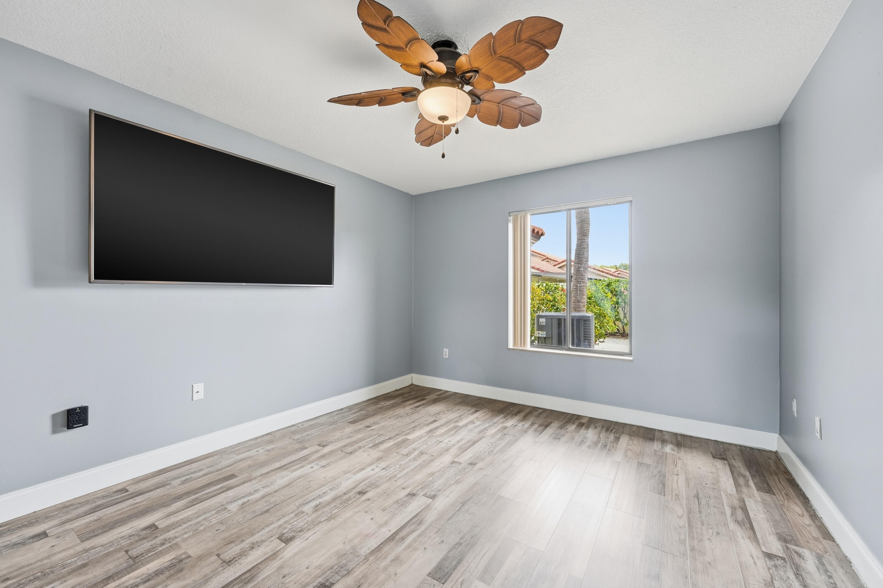 SARATOGA POINTE - Residential