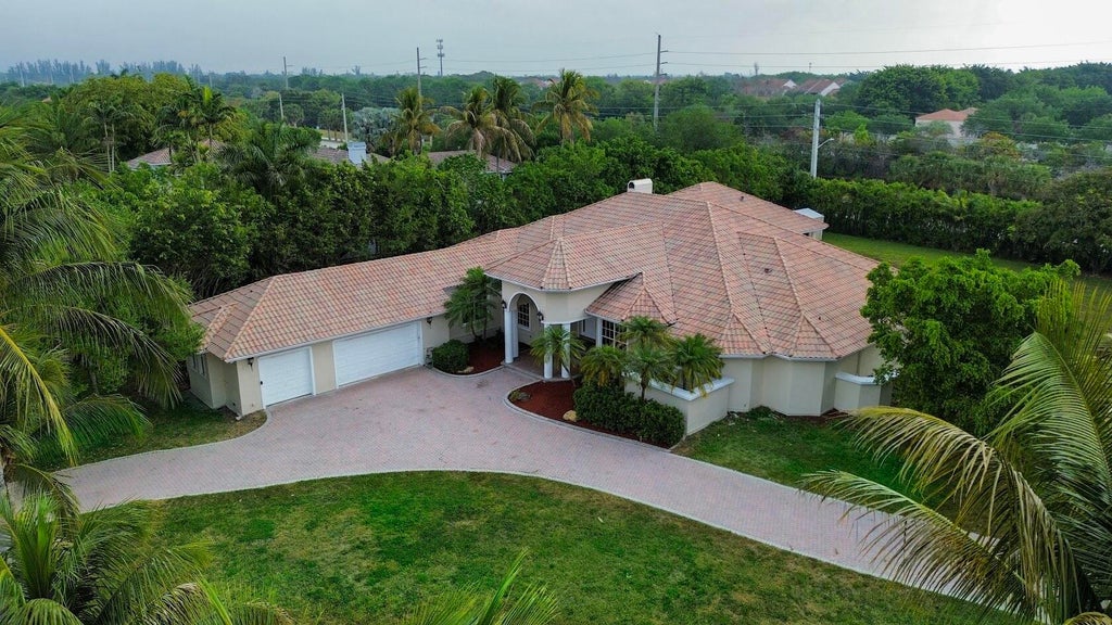 Photo of 11201 NW 14TH Street, Plantation, FL 33323 (MLS # B26081975)