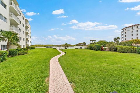 A home in Palm Beach Shores