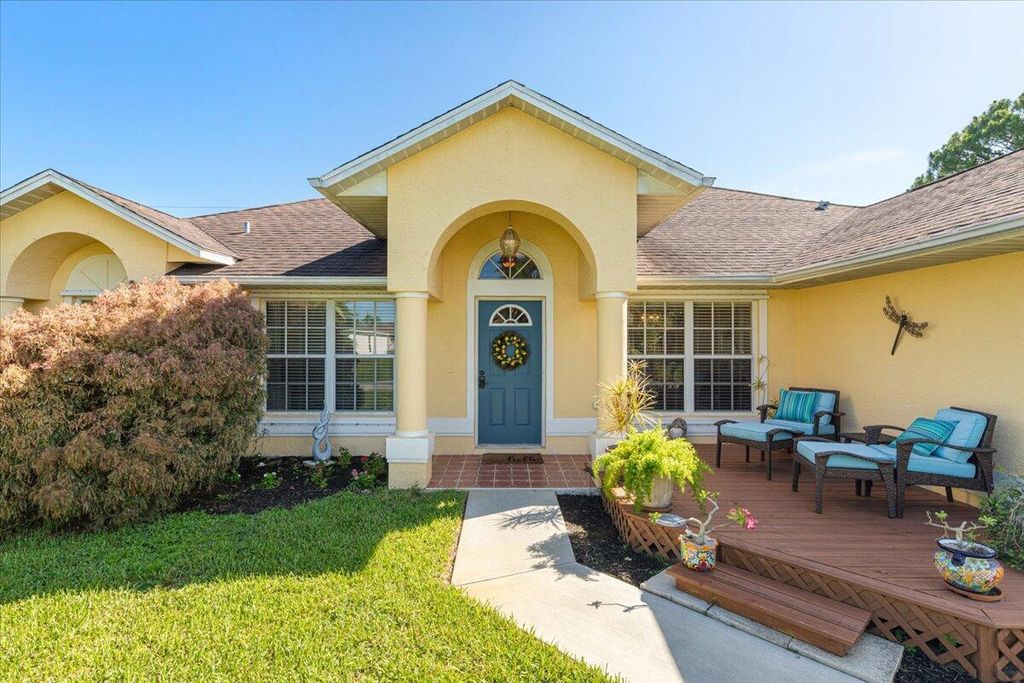 Photo of 527 SE Nome Drive, Port Saint Lucie, FL 34984 (MLS # R11005696)