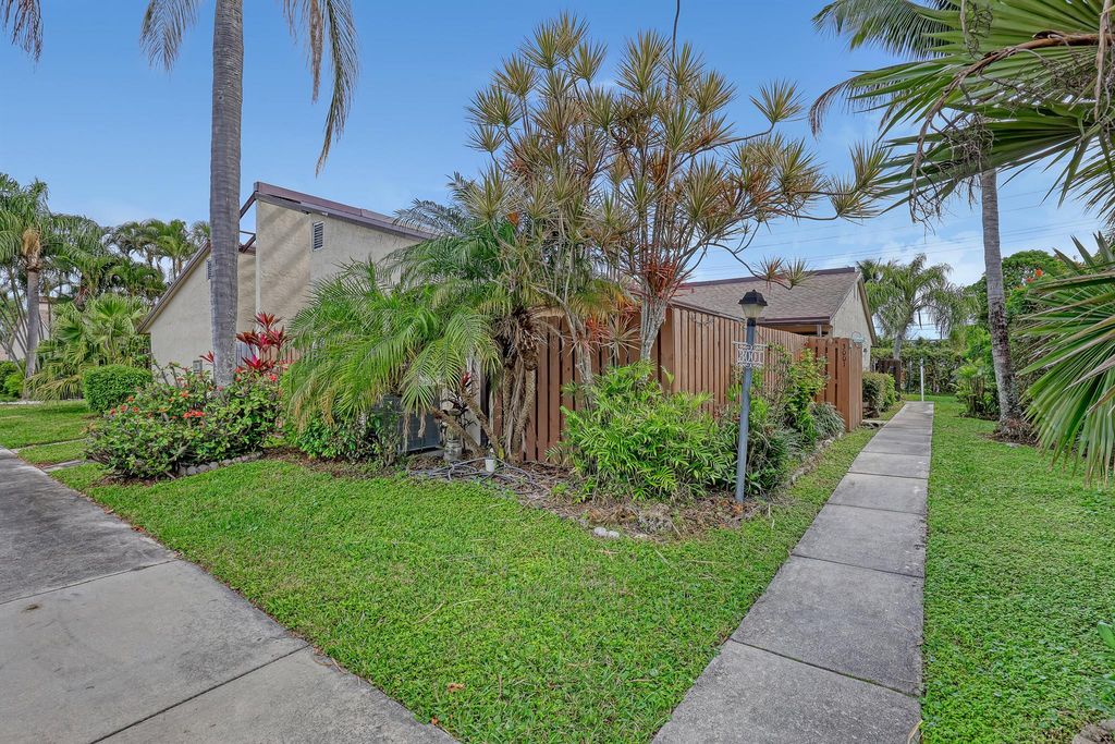 Photo of 3004 Waterview Circle, Palm Springs, FL 33461 (MLS # R10960773)