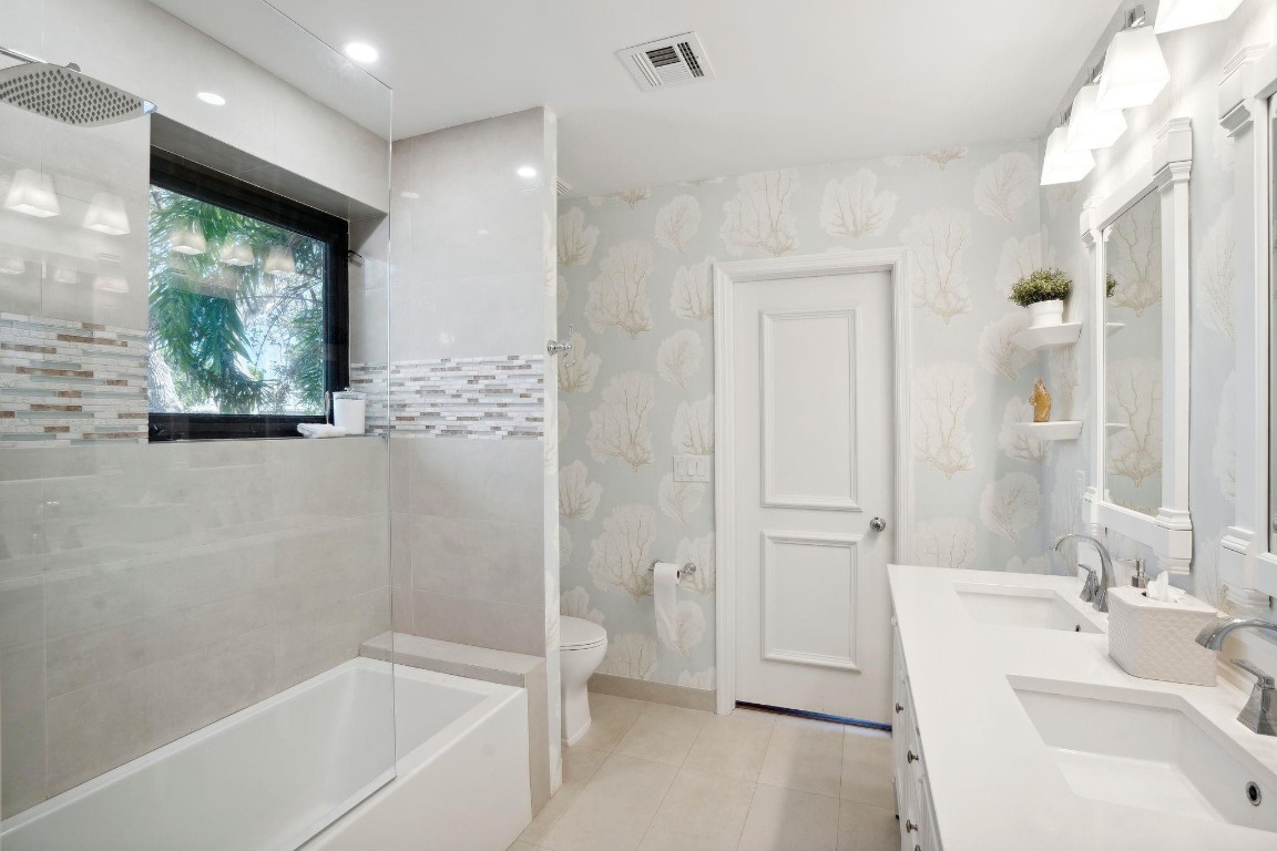 Bay Colony - Residential