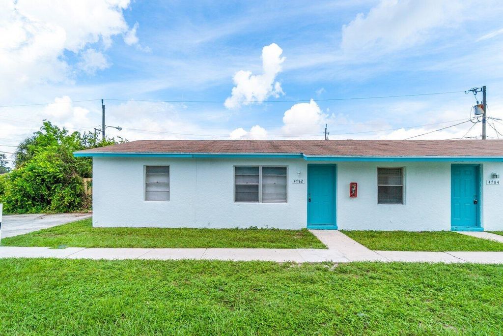 Photo of 4782 Gulfstream Road, Lake Worth, FL 33460 (MLS # R11014101)
