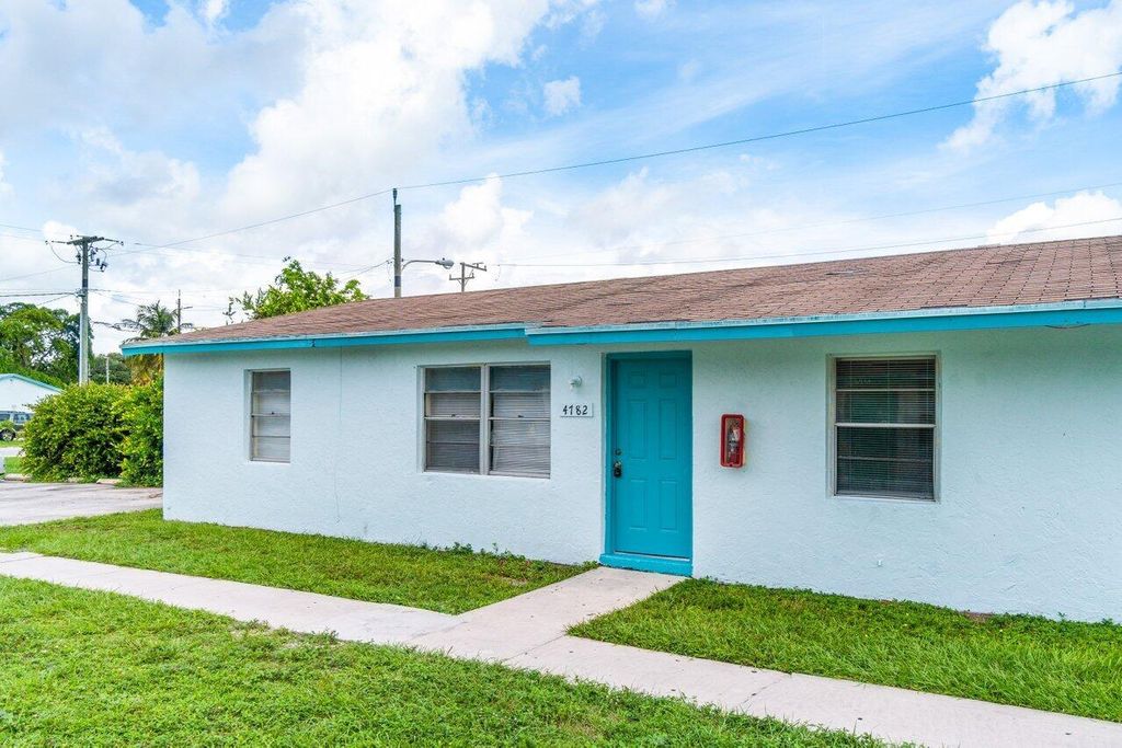 Photo of 4782 Gulfstream Road, Lake Worth, FL 33460 (MLS # R11014101)