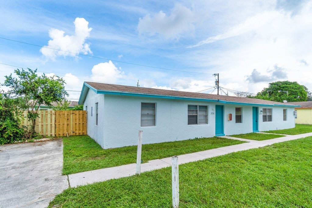 Photo of 4782 Gulfstream Road, Lake Worth, FL 33460 (MLS # R11014101)
