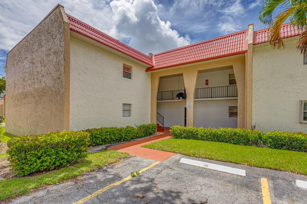 Photo of 204 Lake Dora Drive, West Palm Beach, FL 33411 (MLS # R10905626)