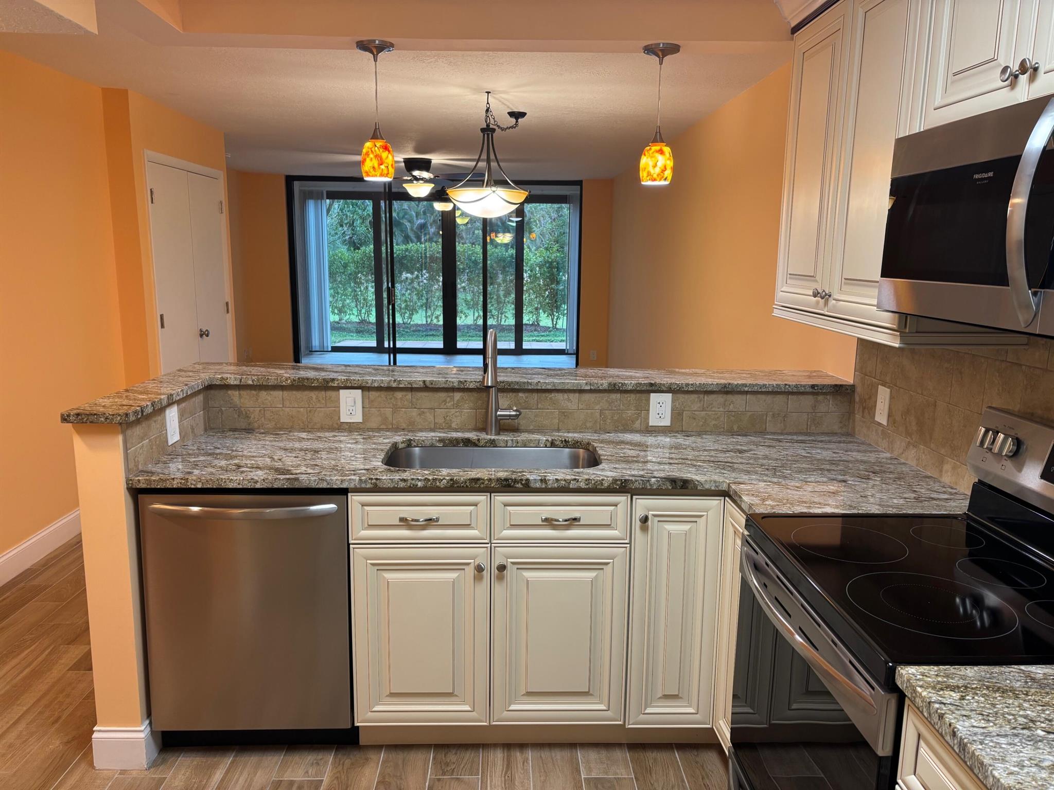 FOUNTAINS OF PALM BEACH - Residential Lease