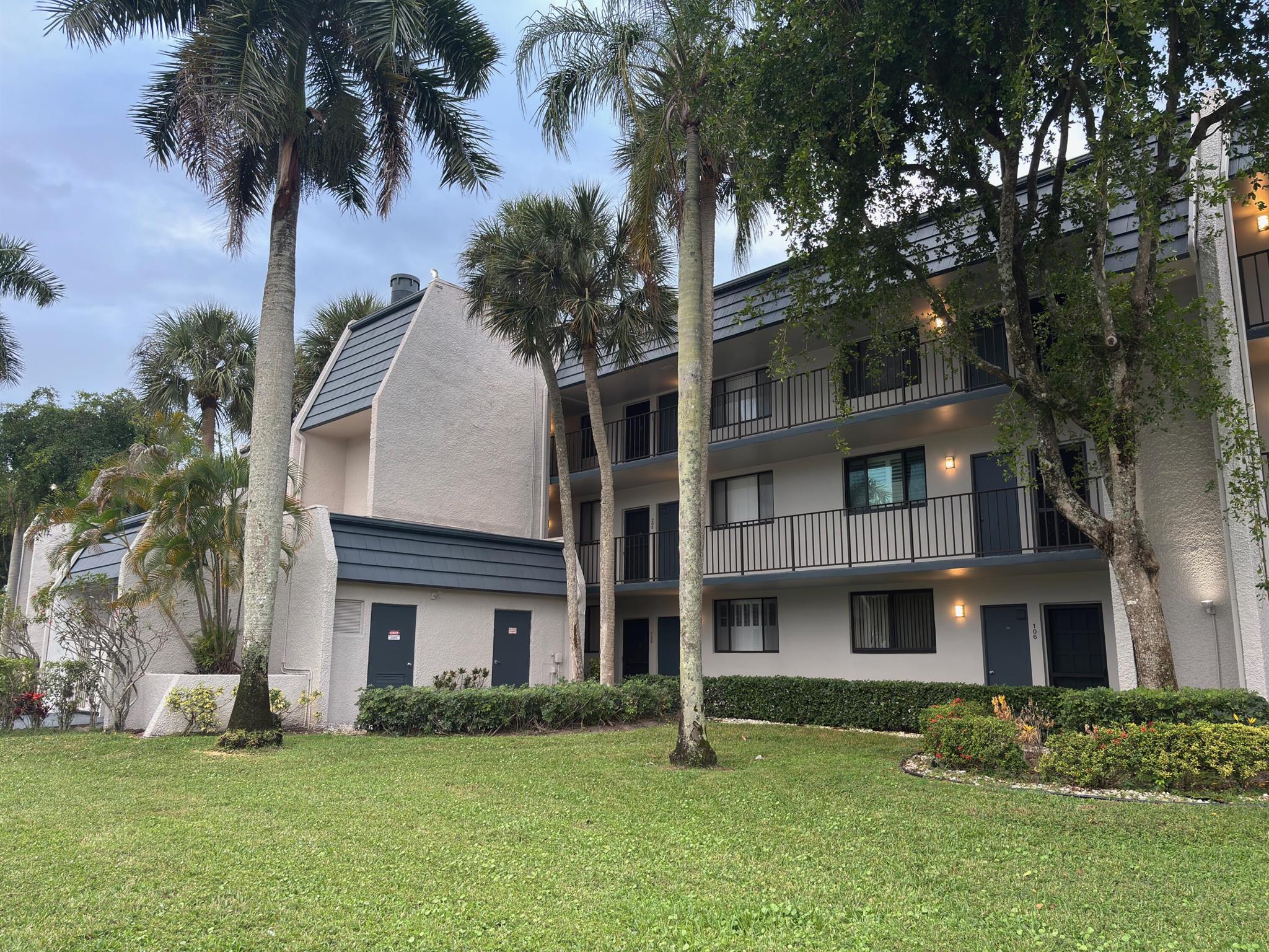 FOUNTAINS OF PALM BEACH - Residential Lease