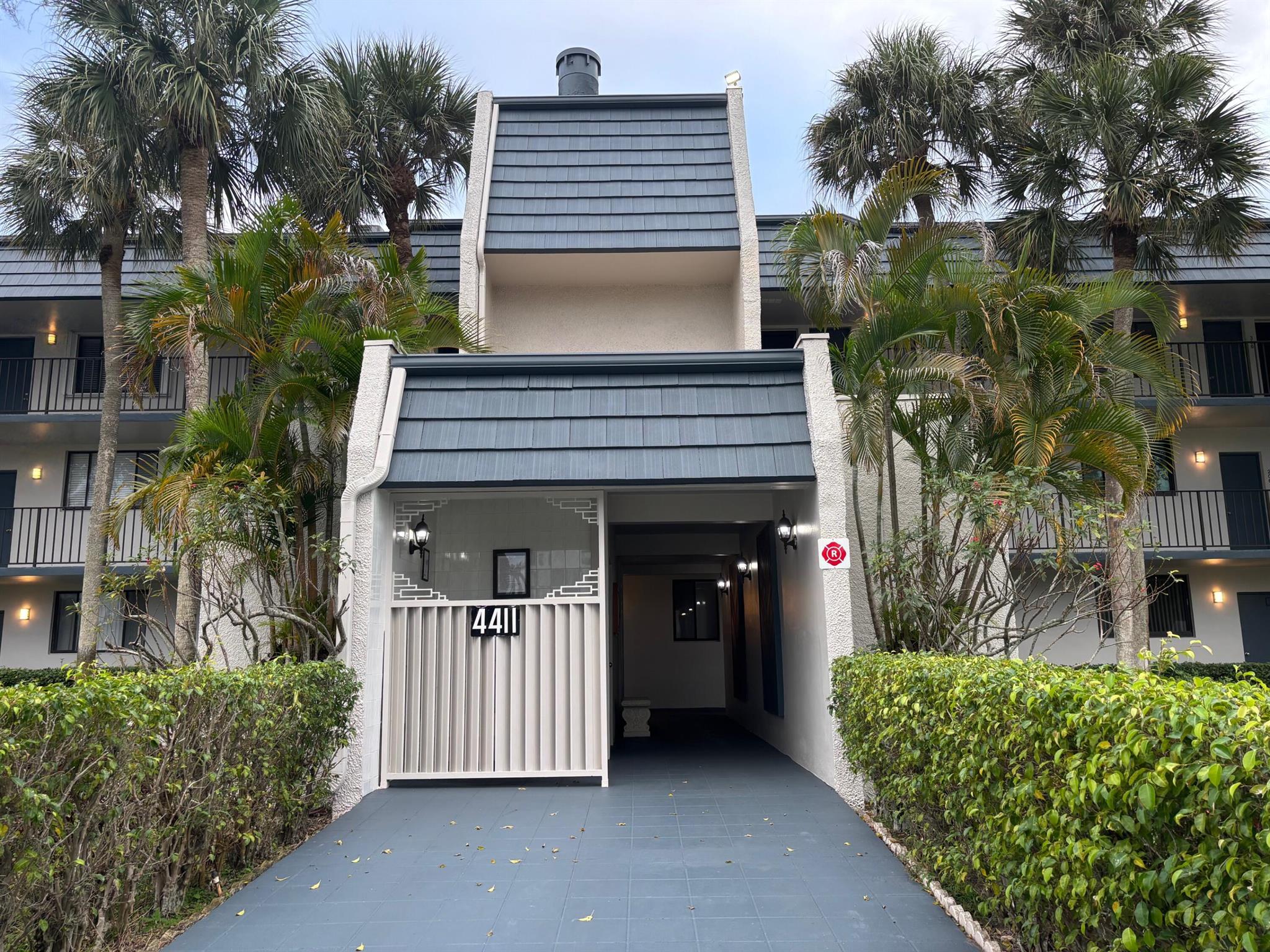 FOUNTAINS OF PALM BEACH - Residential Lease