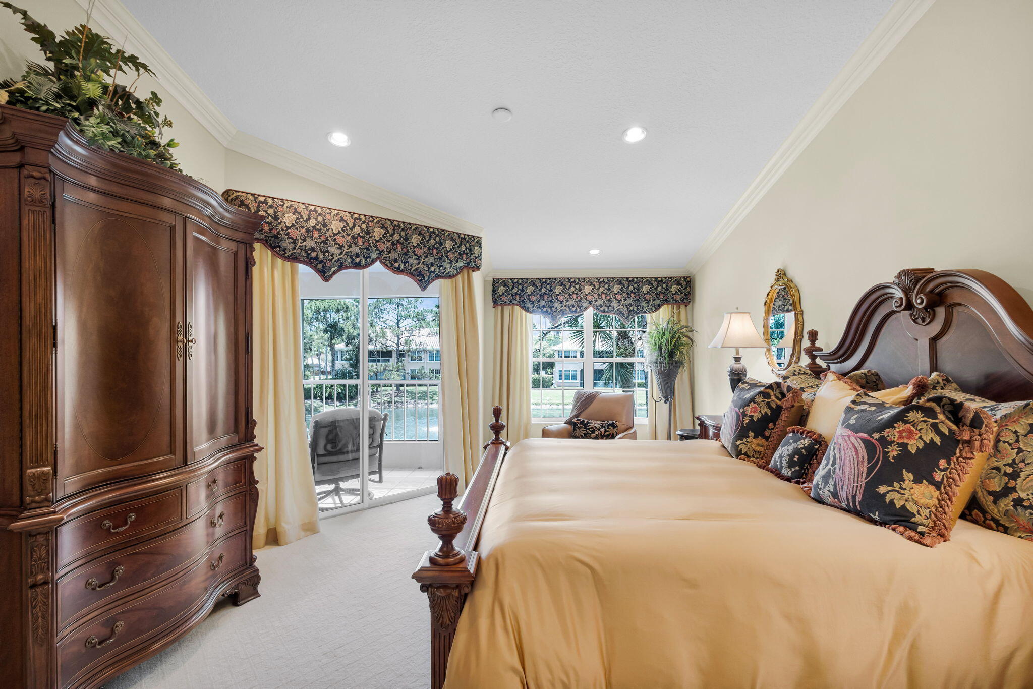 LEGENDS CONDO - Residential