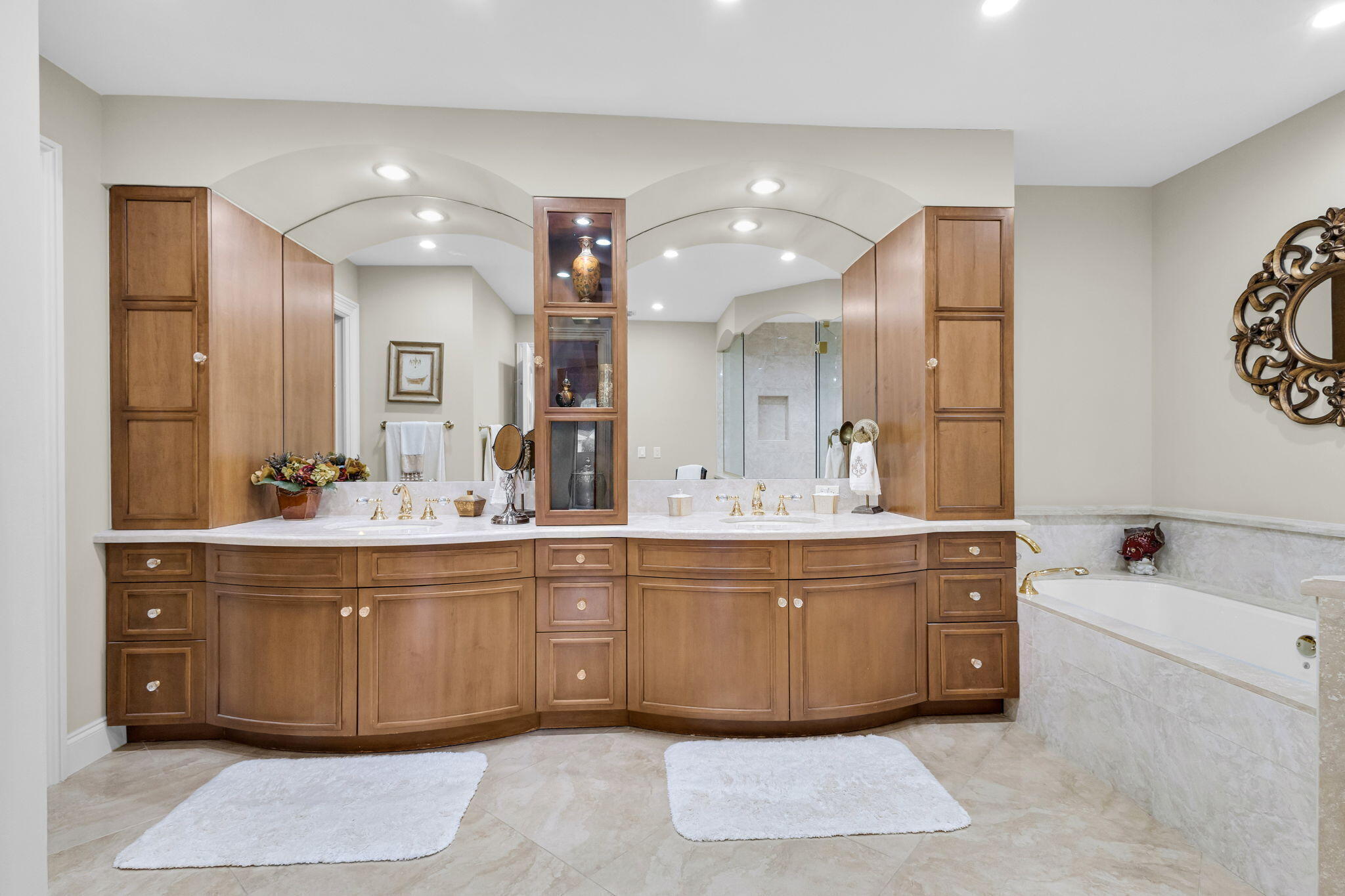 LEGENDS CONDO - Residential