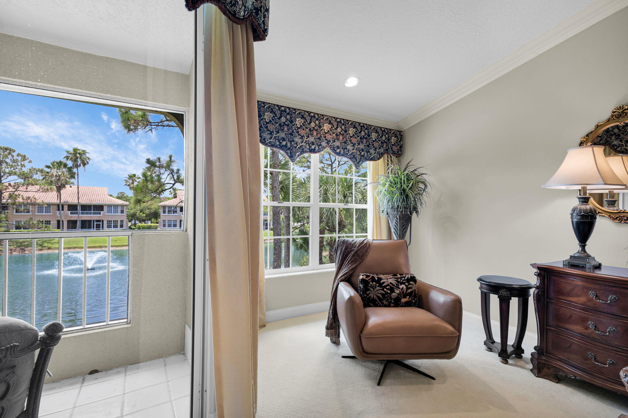 LEGENDS CONDO - Residential