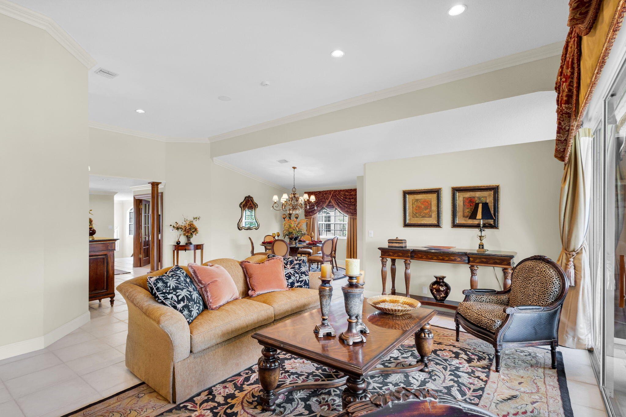 LEGENDS CONDO - Residential