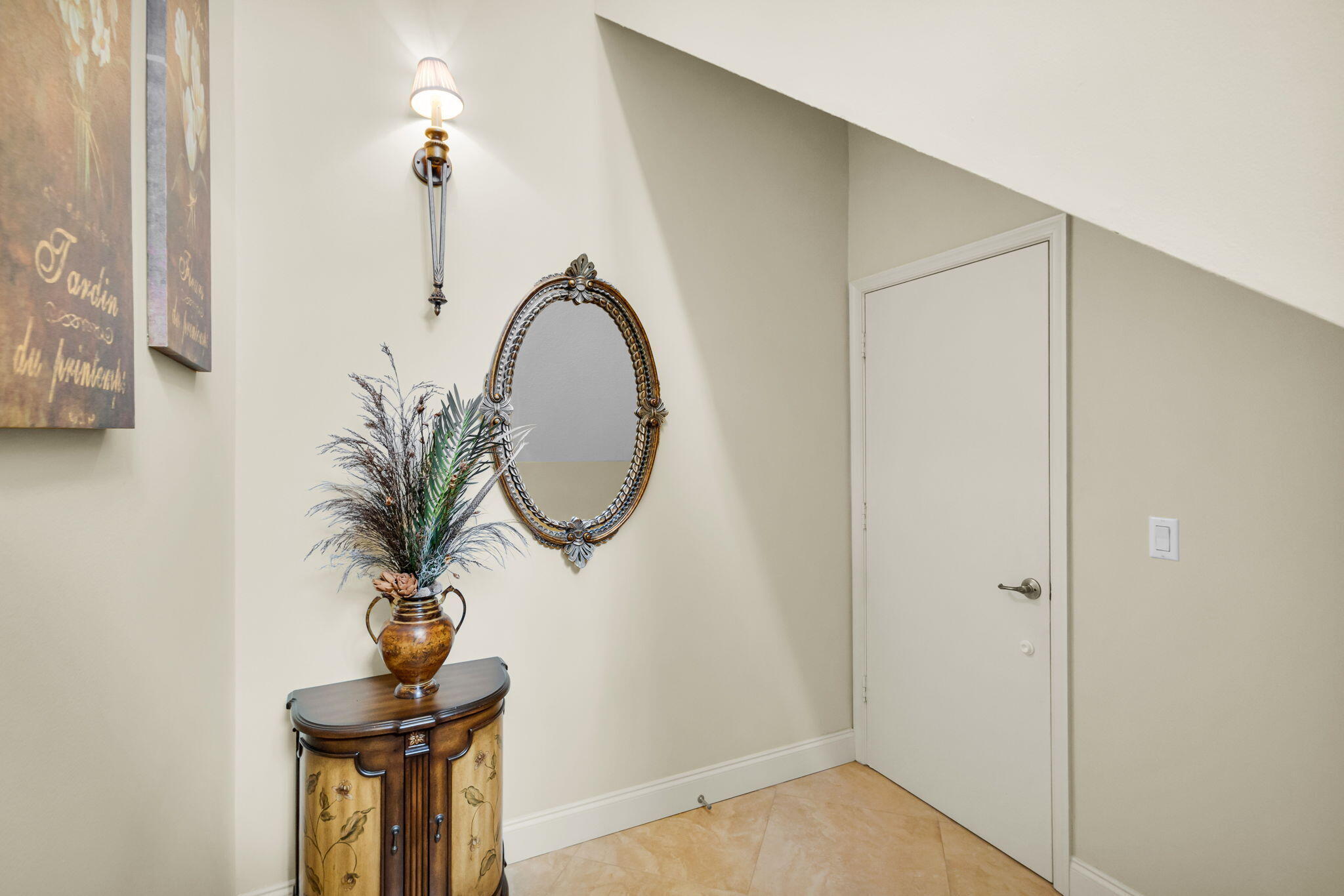 LEGENDS CONDO - Residential