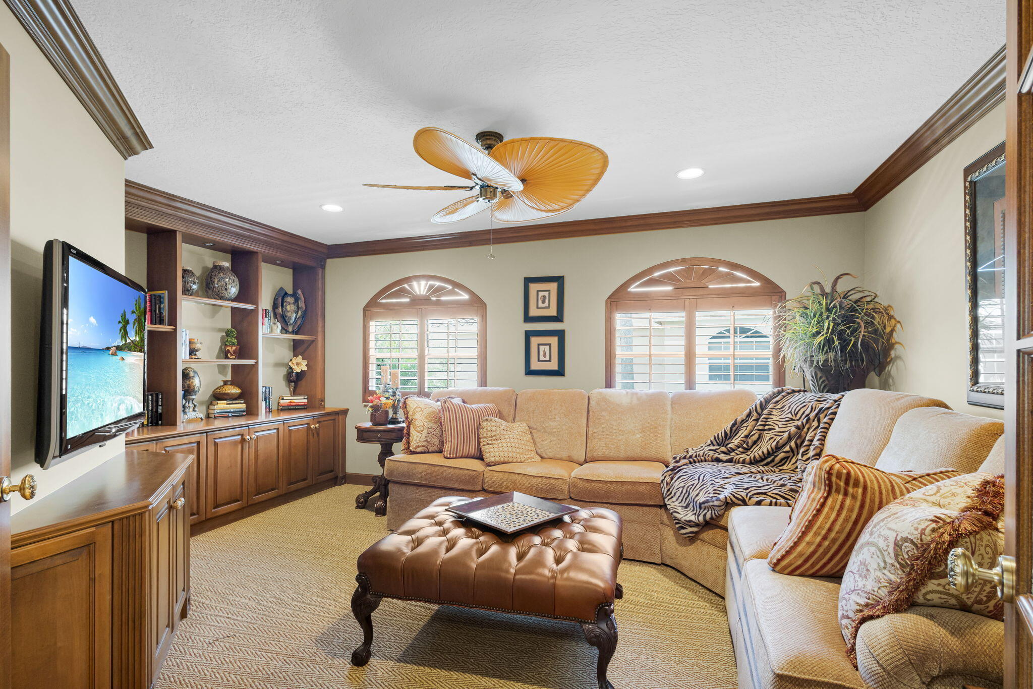 LEGENDS CONDO - Residential