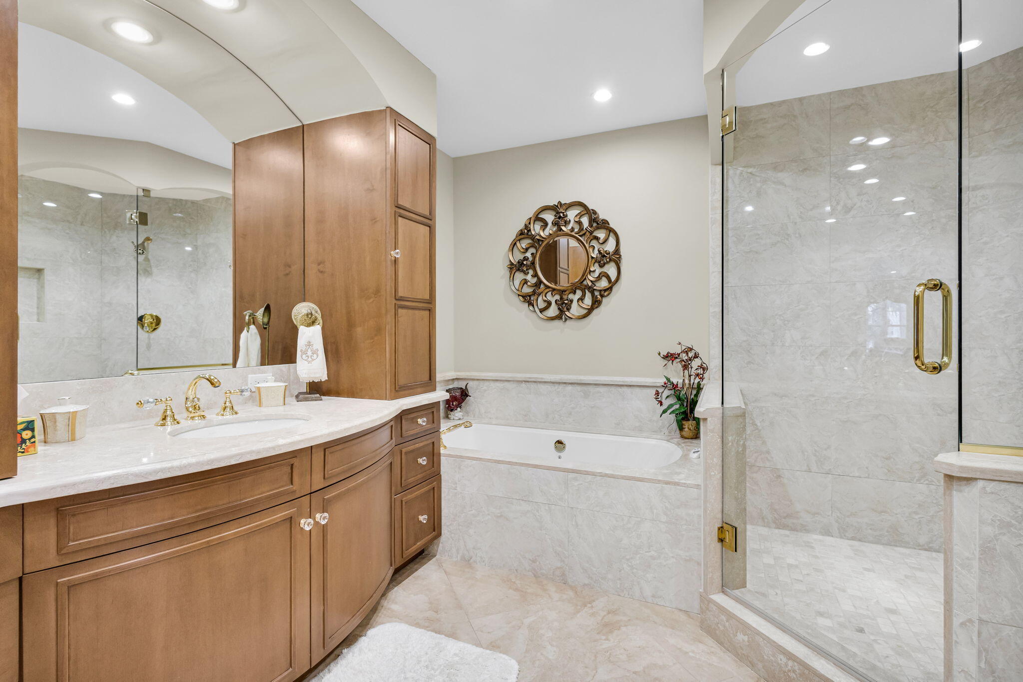 LEGENDS CONDO - Residential