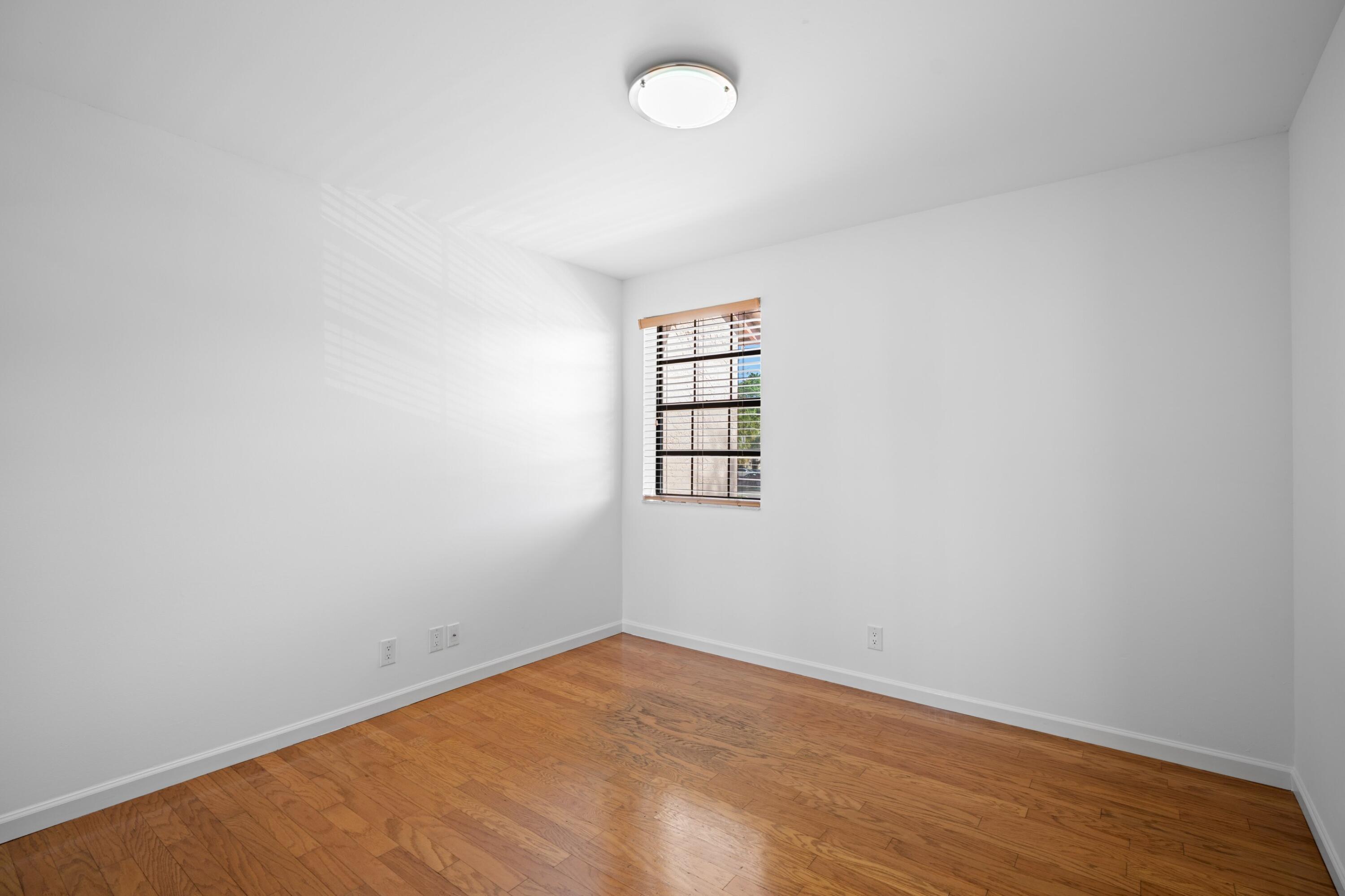 LAKE WINDWOOD CONDO - Residential