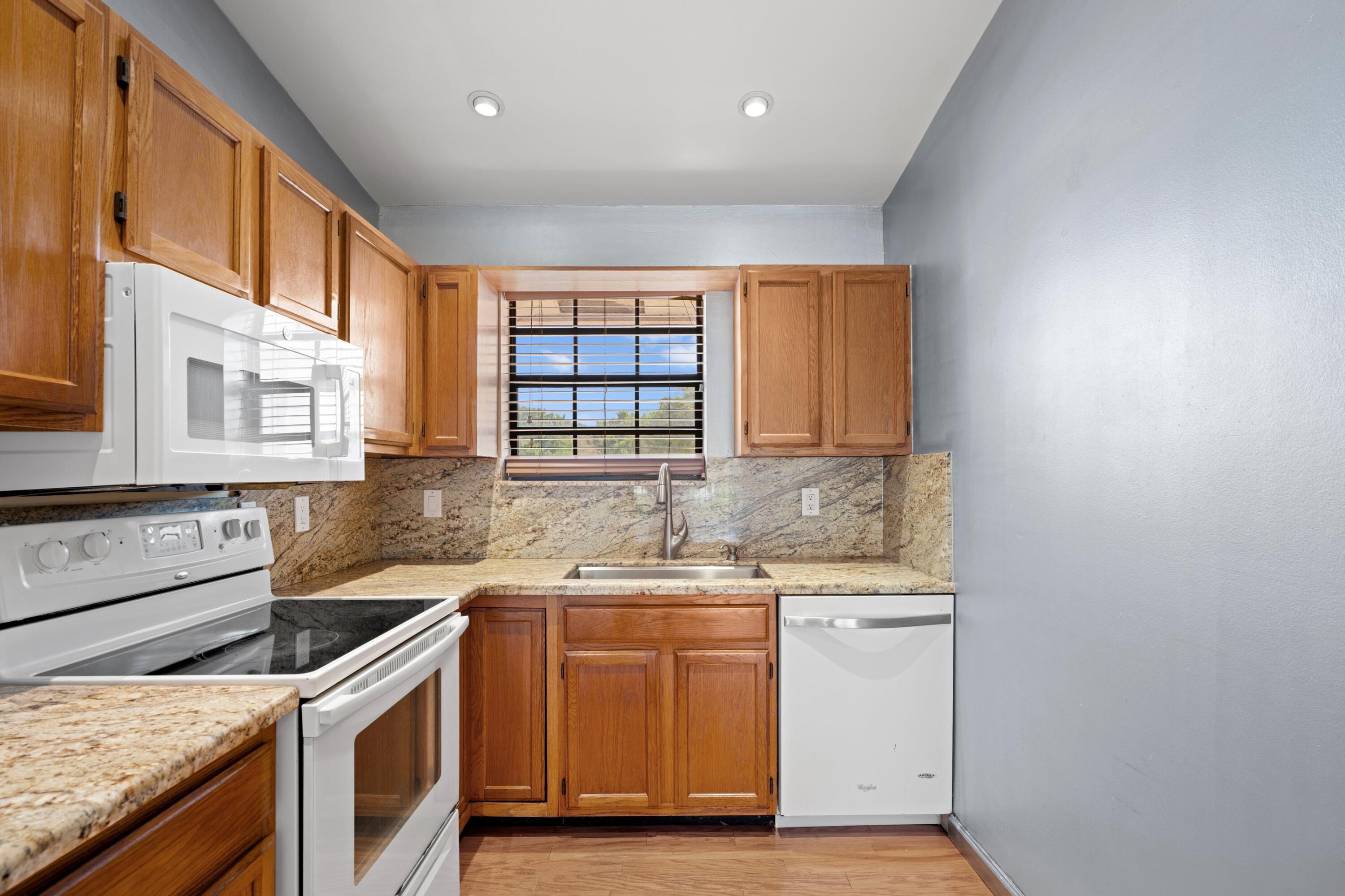 LAKE WINDWOOD CONDO - Residential