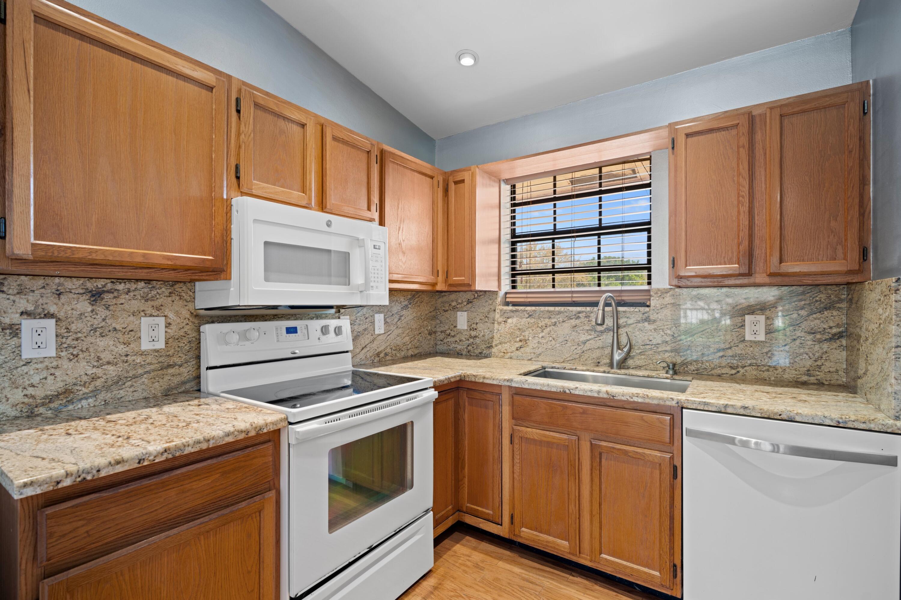 LAKE WINDWOOD CONDO - Residential