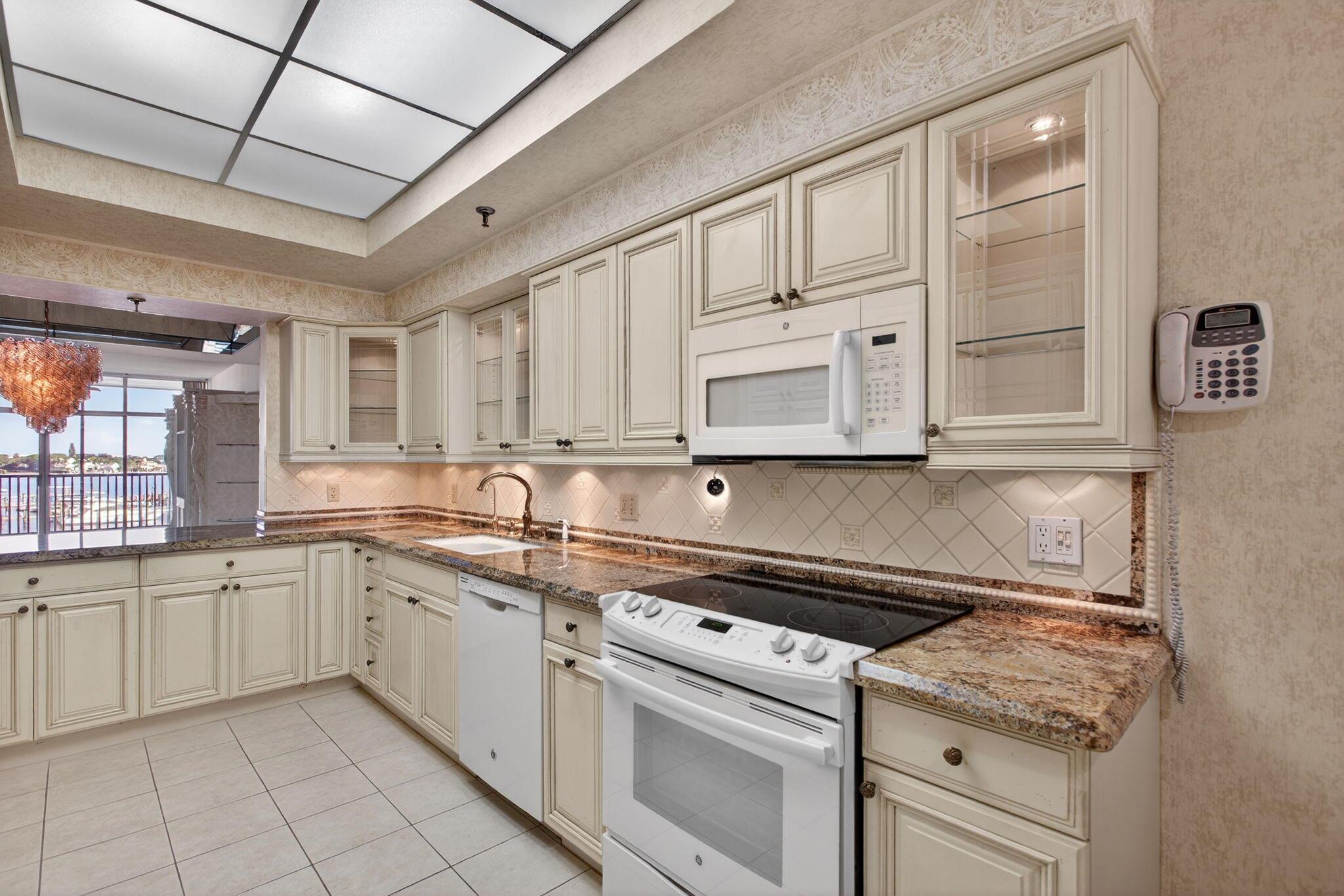 MARINA AT TWELVE OAKS CON - Residential