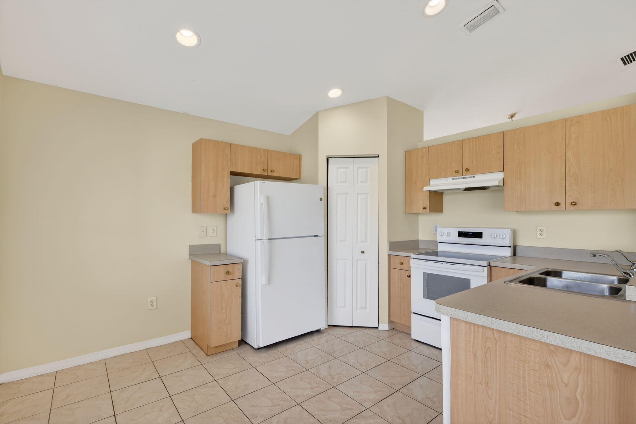 LAKE FOREST - Residential