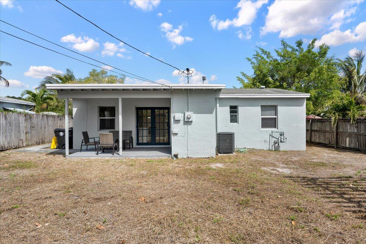 WHISPERING PALMS 5 - Residential Lease