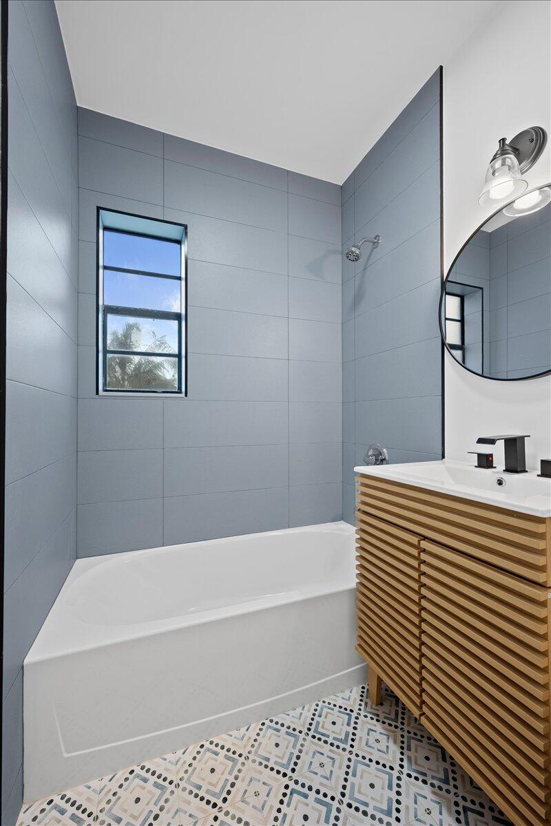 WHISPERING PALMS 5 - Residential Lease