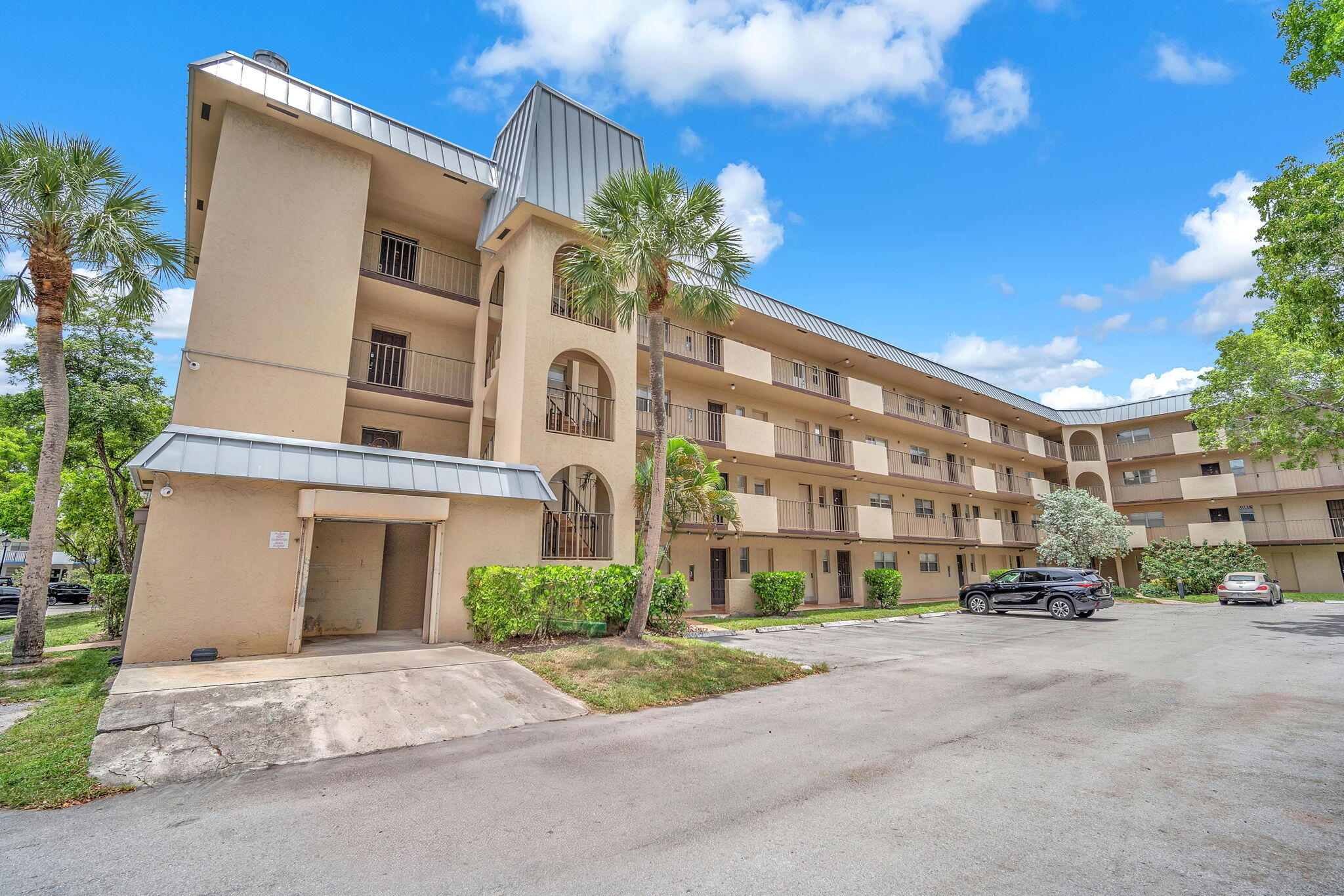6361 N Falls Cir Drive 408, Lauderhill FL 33319