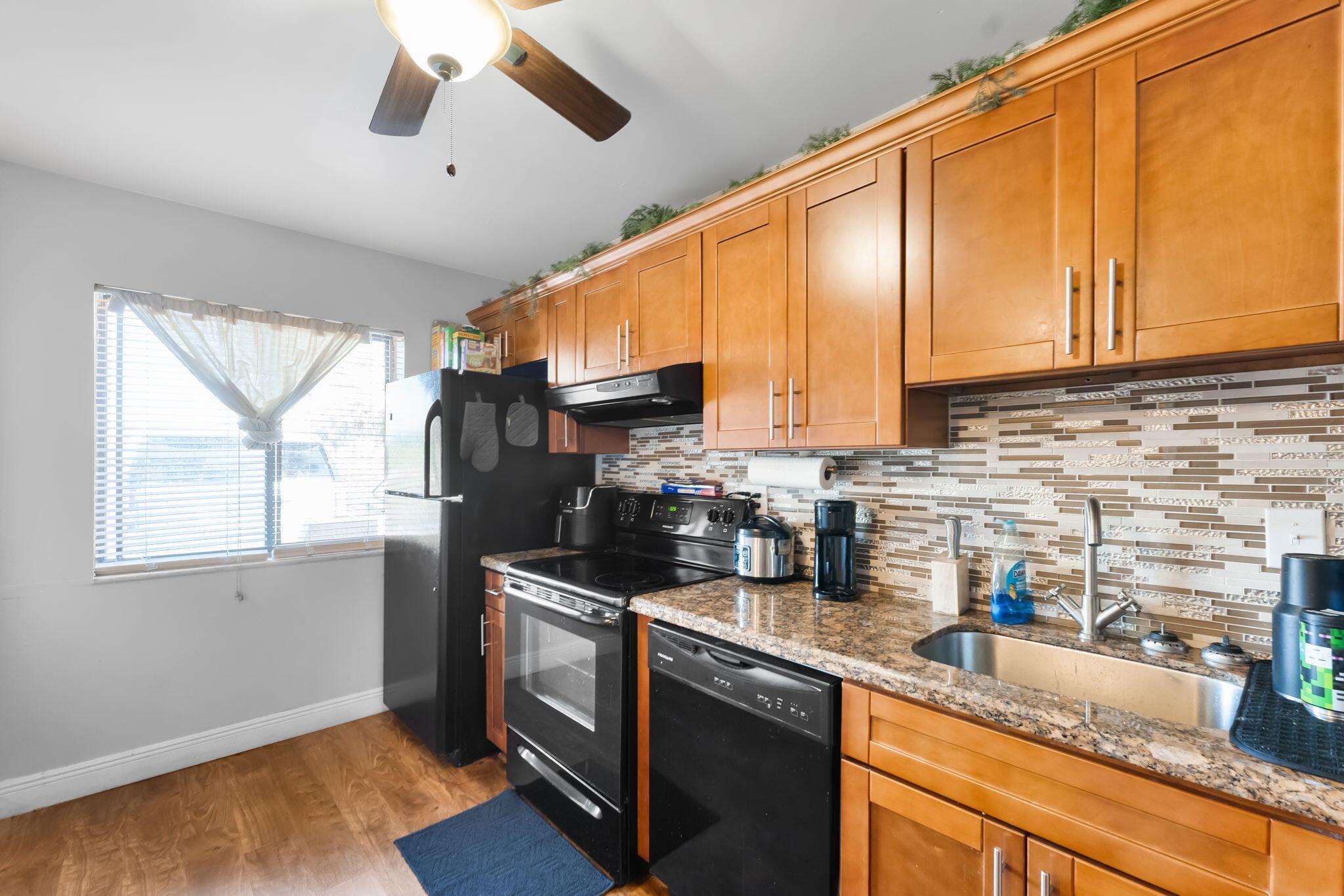 ROYAL VILLAGE TOWNHOUSES - Residential