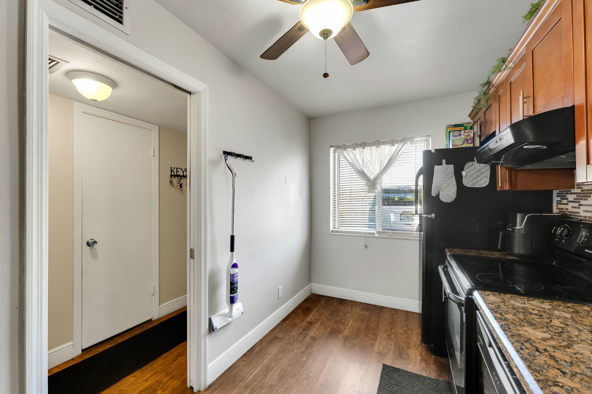 View photos, virtual tours, details... 139 Sparrow Drive 2a