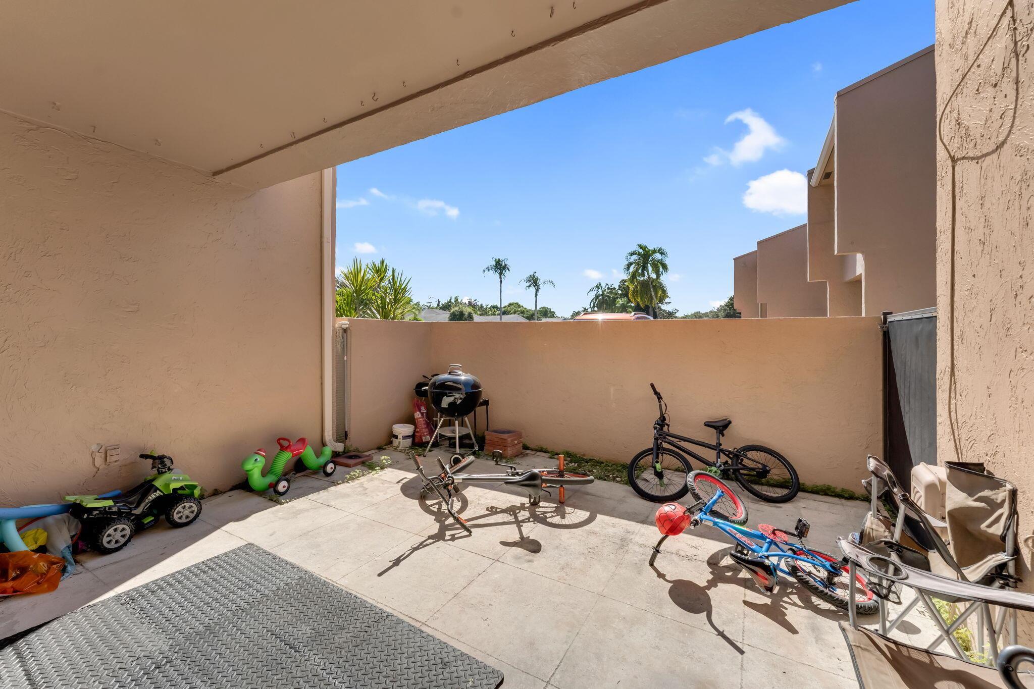 ROYAL VILLAGE TOWNHOUSES - Residential