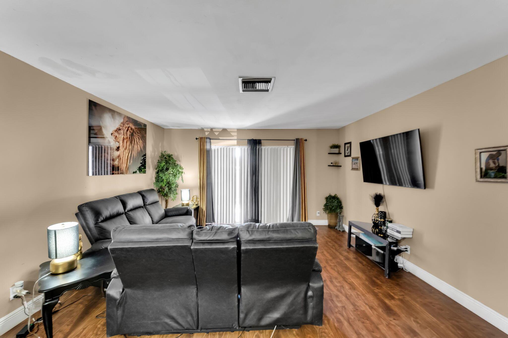 ROYAL VILLAGE TOWNHOUSES - Residential