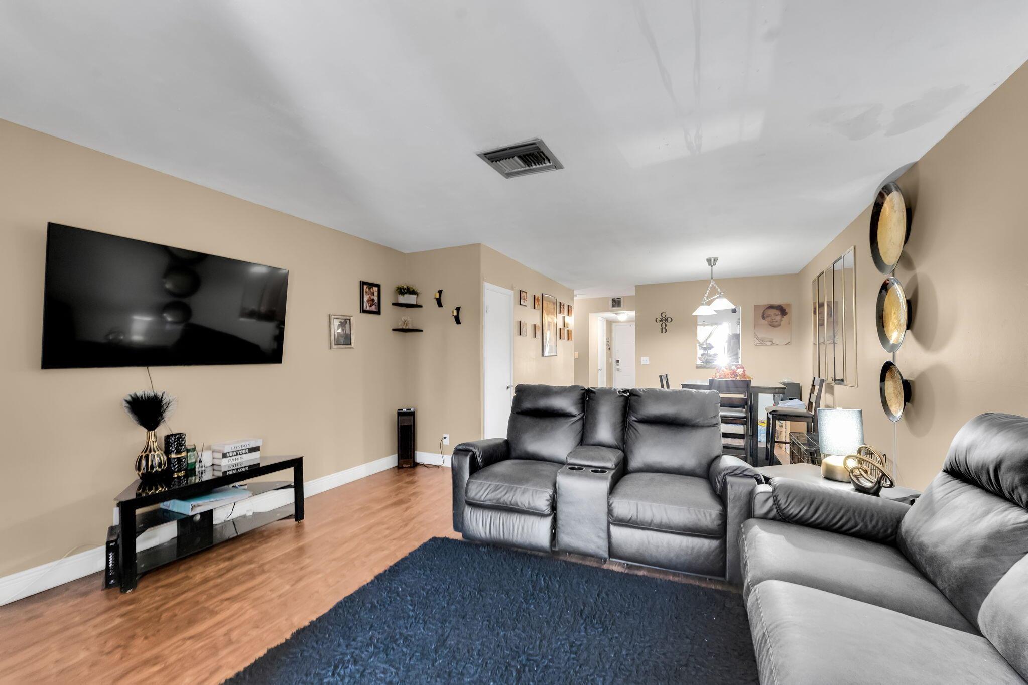 ROYAL VILLAGE TOWNHOUSES - Residential