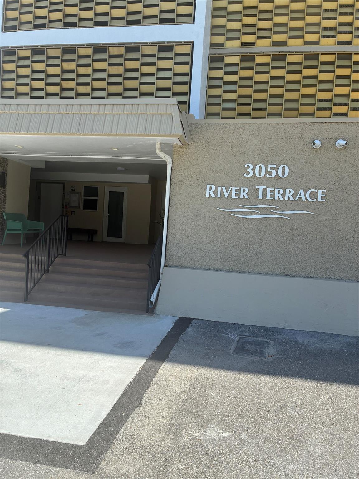Large 2 bedroom 2 bath on 2nd floor of 7 story condo corner unit on the end.. large screened balcony .nicely updated kitchen and baths.
Master bedroom with walk in closet, door leads to balcony and for peaceful outdoor relaxing. ac replaced in 2021.
Tankless water heater. dockage for walking or small boat slip. location is great minutes to beach and west to 95. many restaurants in the area. groceries, mall, bank, parks. Complex has 9 acres and 3 condo complexes sharing clubhouse, tennis, pool. Gated complex with lovely landscaping.
