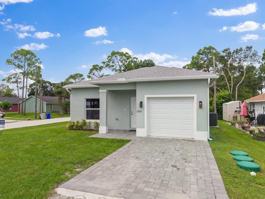 Photo of 1395 17th Court SW, Vero Beach, FL 32962 (MLS # R11133252)