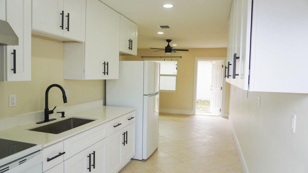 Photo of 1414 Avenue I #A, Fort Pierce, FL 34950 (MLS # R11152735)